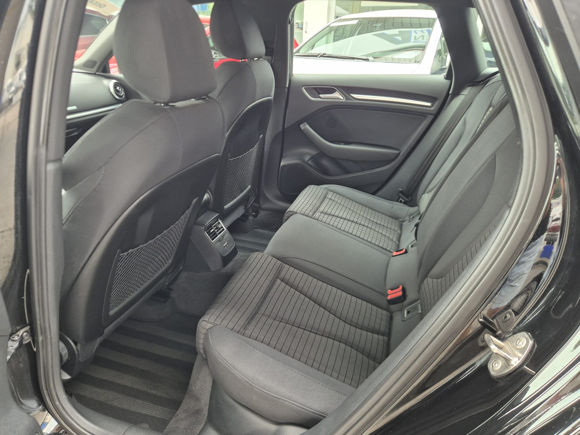 AUDI A3 Sportback 1.5 TFSI S-Tronic Sport S-Line-image-14
