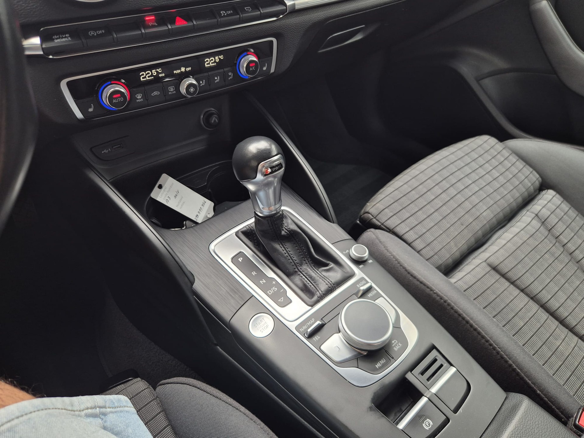 AUDI A3 Sportback 1.5 TFSI S-Tronic Sport S-Line-image-13
