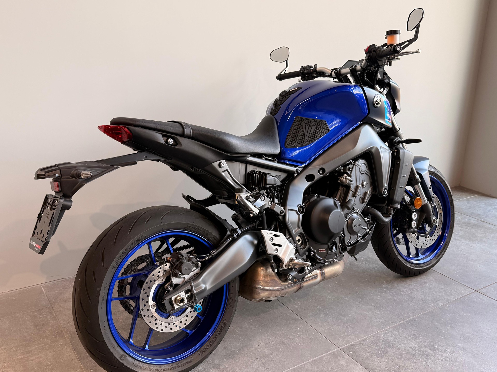 YAMAHA MT-09-showroom-element-1
