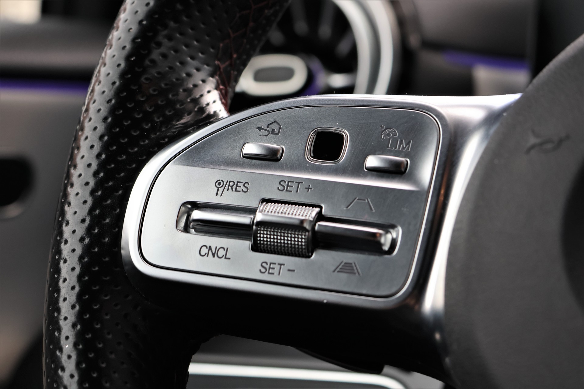 MERCEDES-BENZ A 250e AMG Line 8G-DCT (CH)-image-15