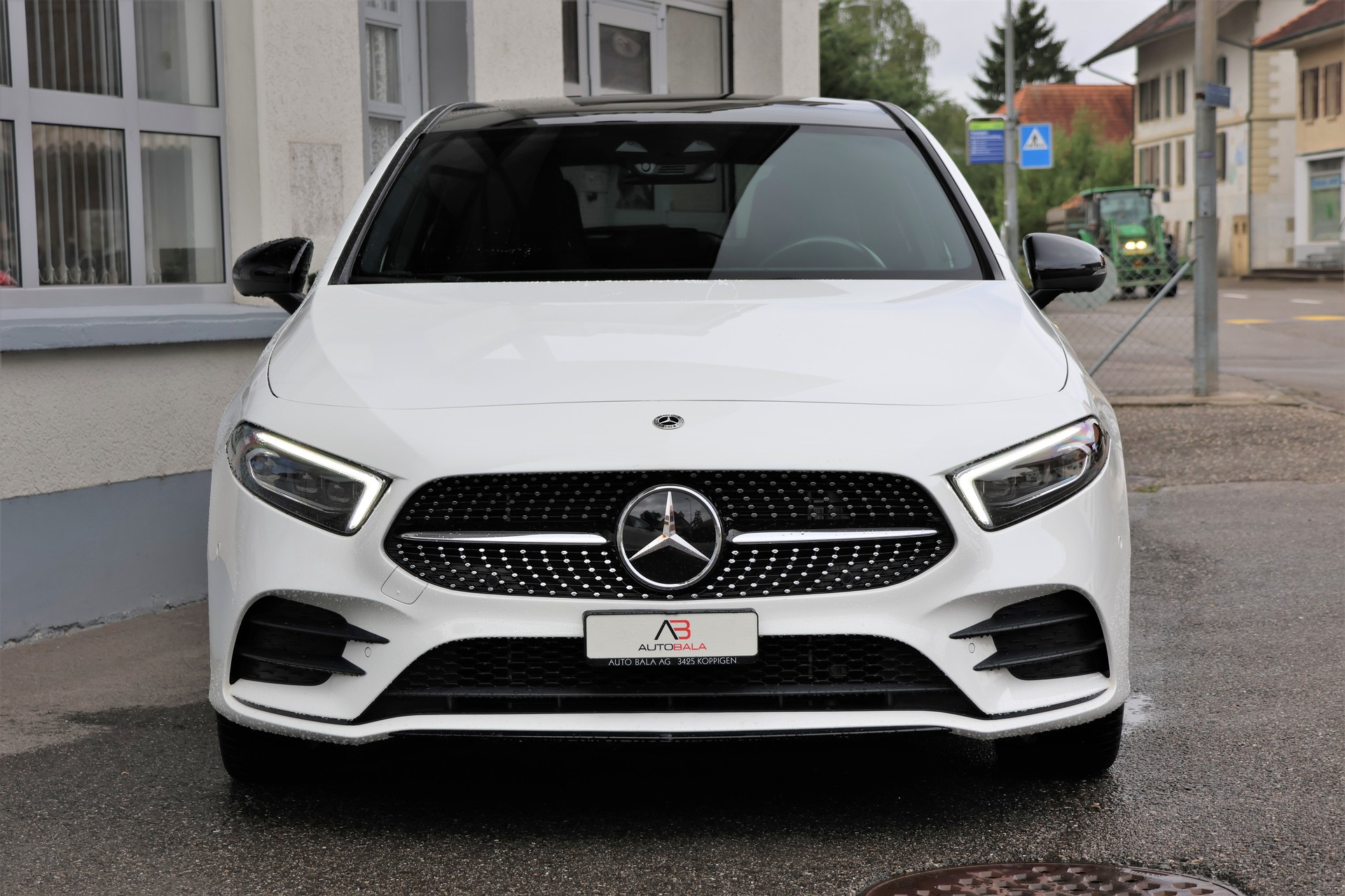 MERCEDES-BENZ A 250e AMG Line 8G-DCT (CH)-showroom-element-1
