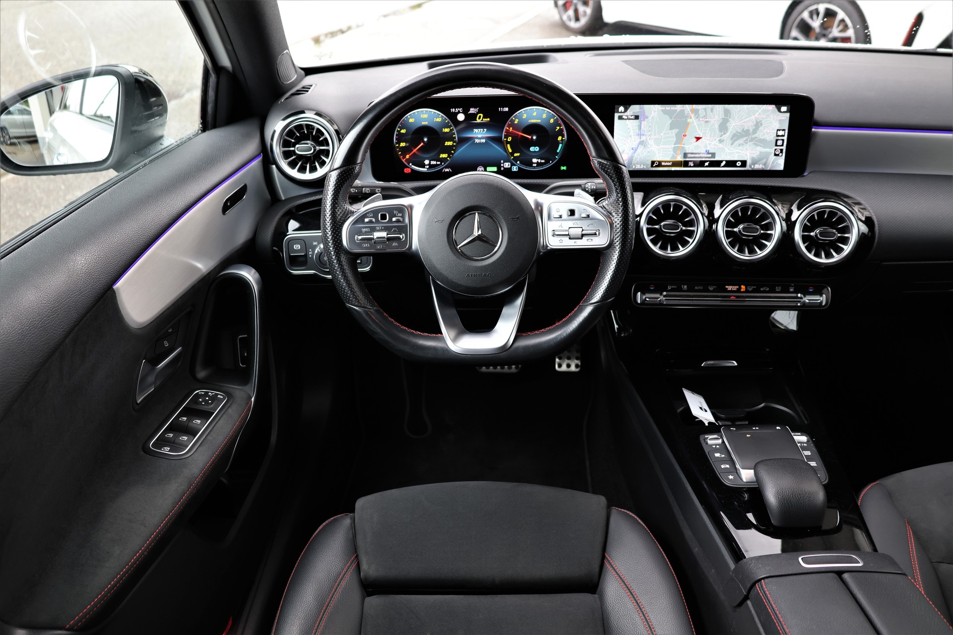 MERCEDES-BENZ A 250e AMG Line 8G-DCT (CH)-image-12