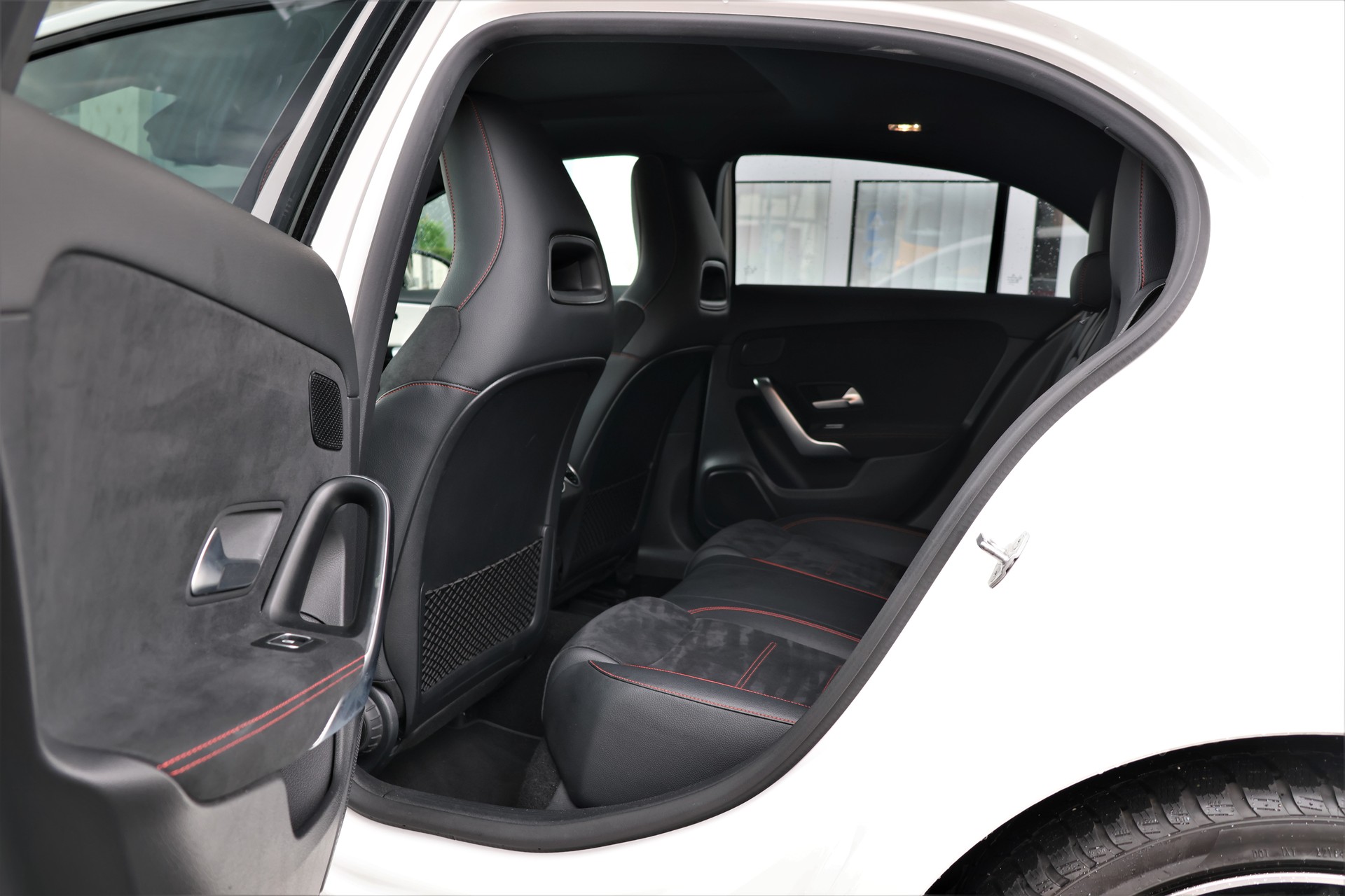 MERCEDES-BENZ A 250e AMG Line 8G-DCT (CH)-image-11