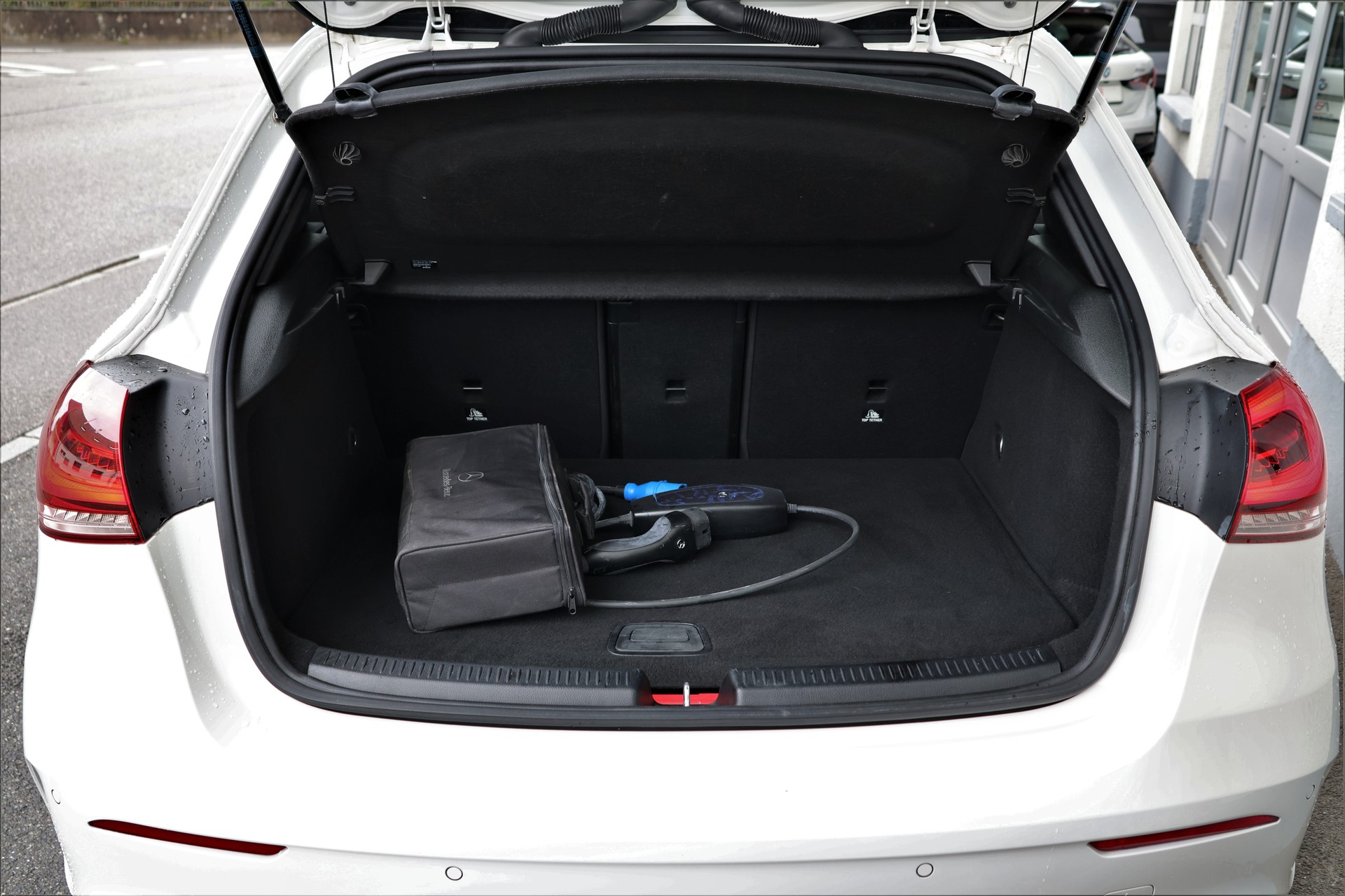 MERCEDES-BENZ A 250e AMG Line 8G-DCT (CH)-image-16