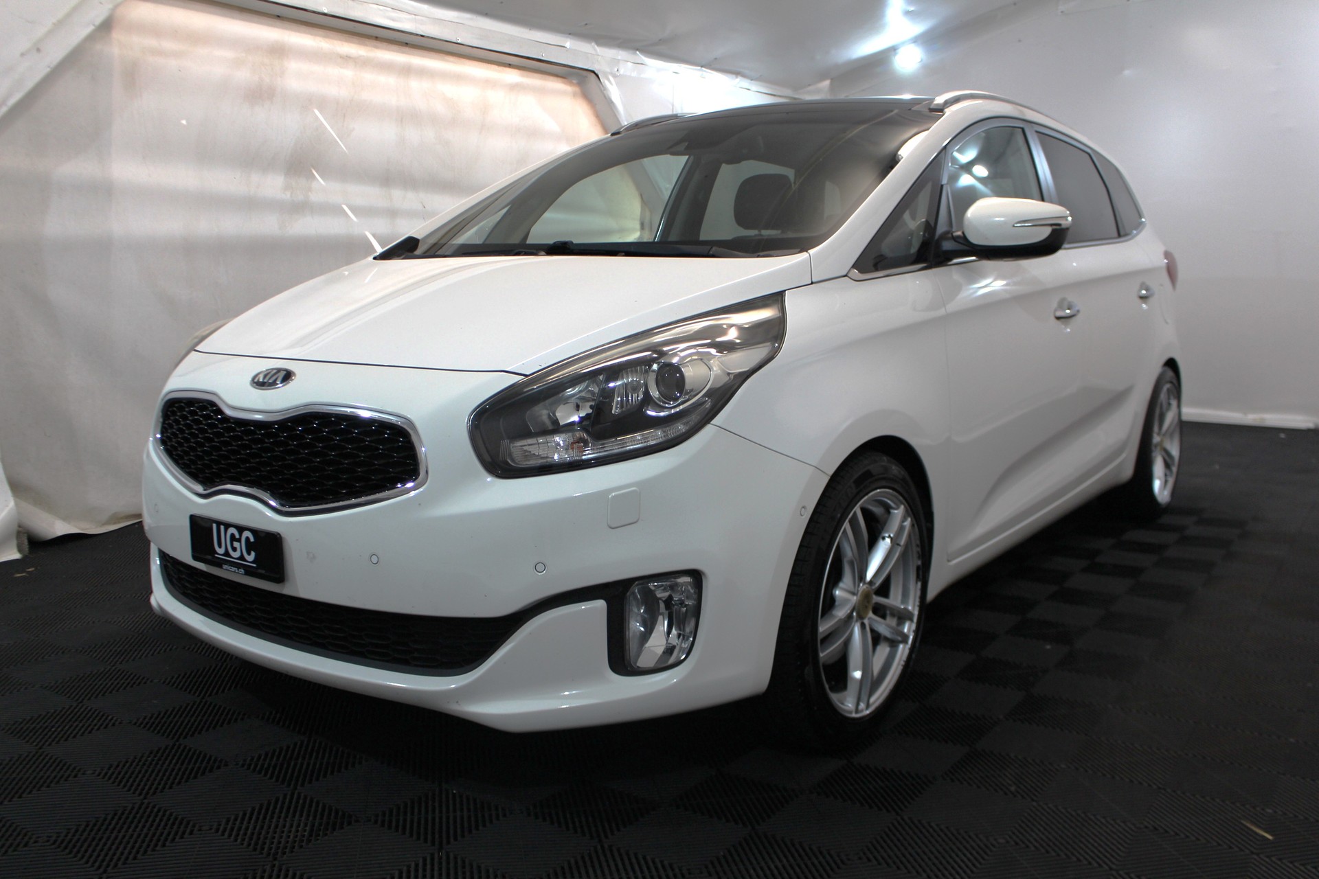 KIA Carens 1.7 CRDi Style-showroom-element-2