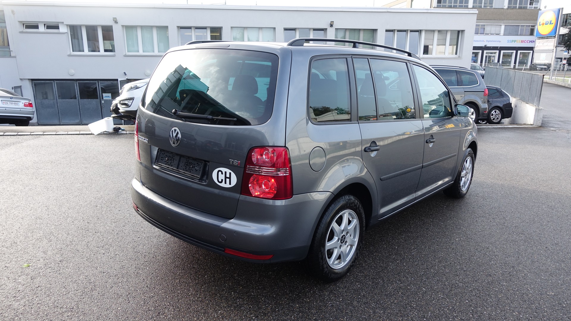 VW Touran 1.4 TSI Conceptline-image-1
