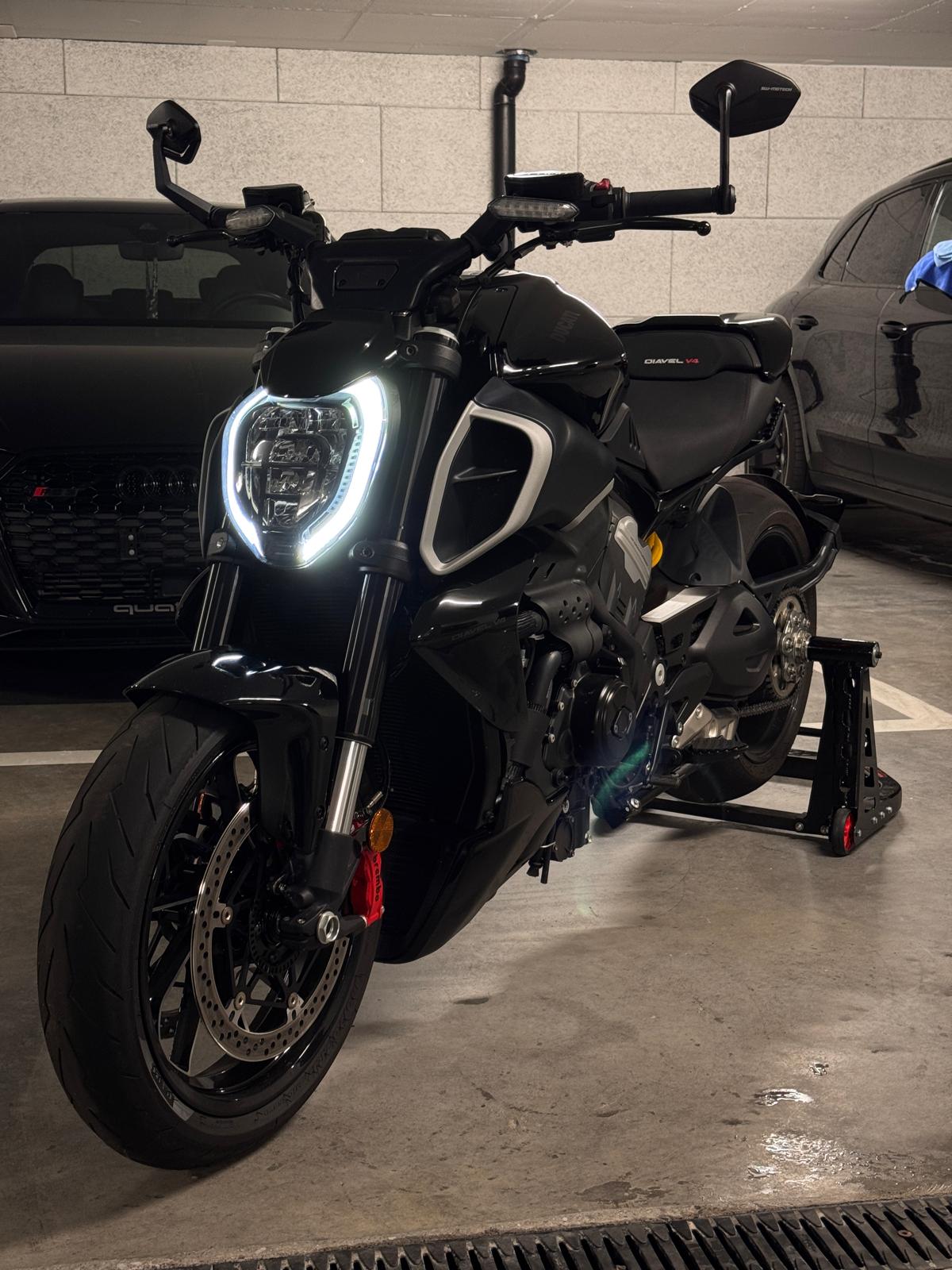 DUCATI Diavel V4-image-0