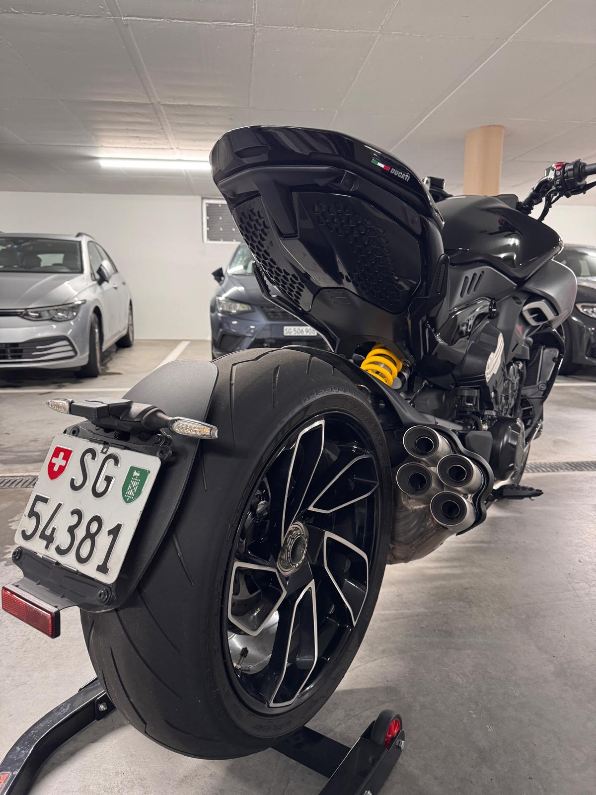 DUCATI Diavel V4-image-2