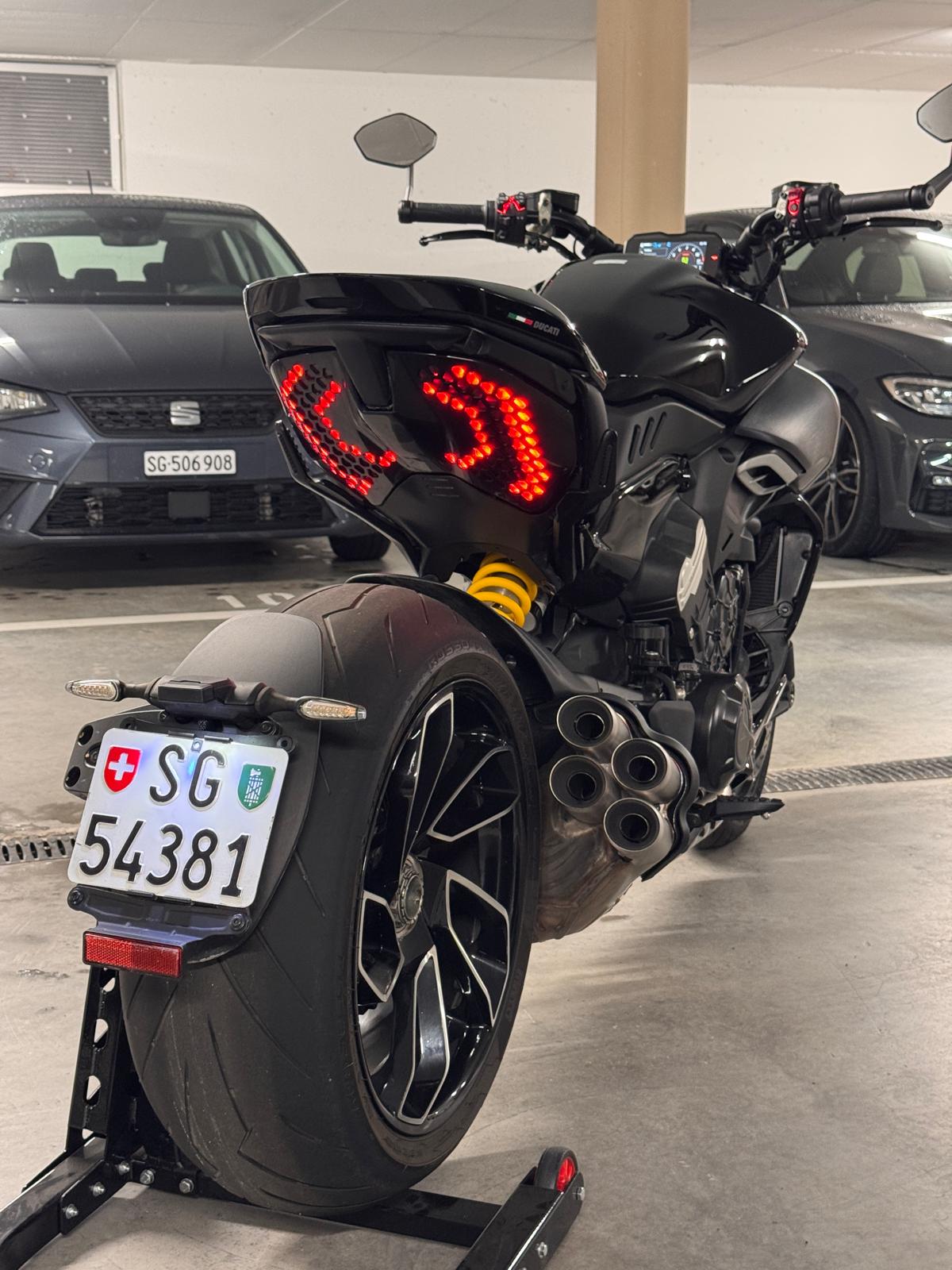 DUCATI Diavel V4-image-3