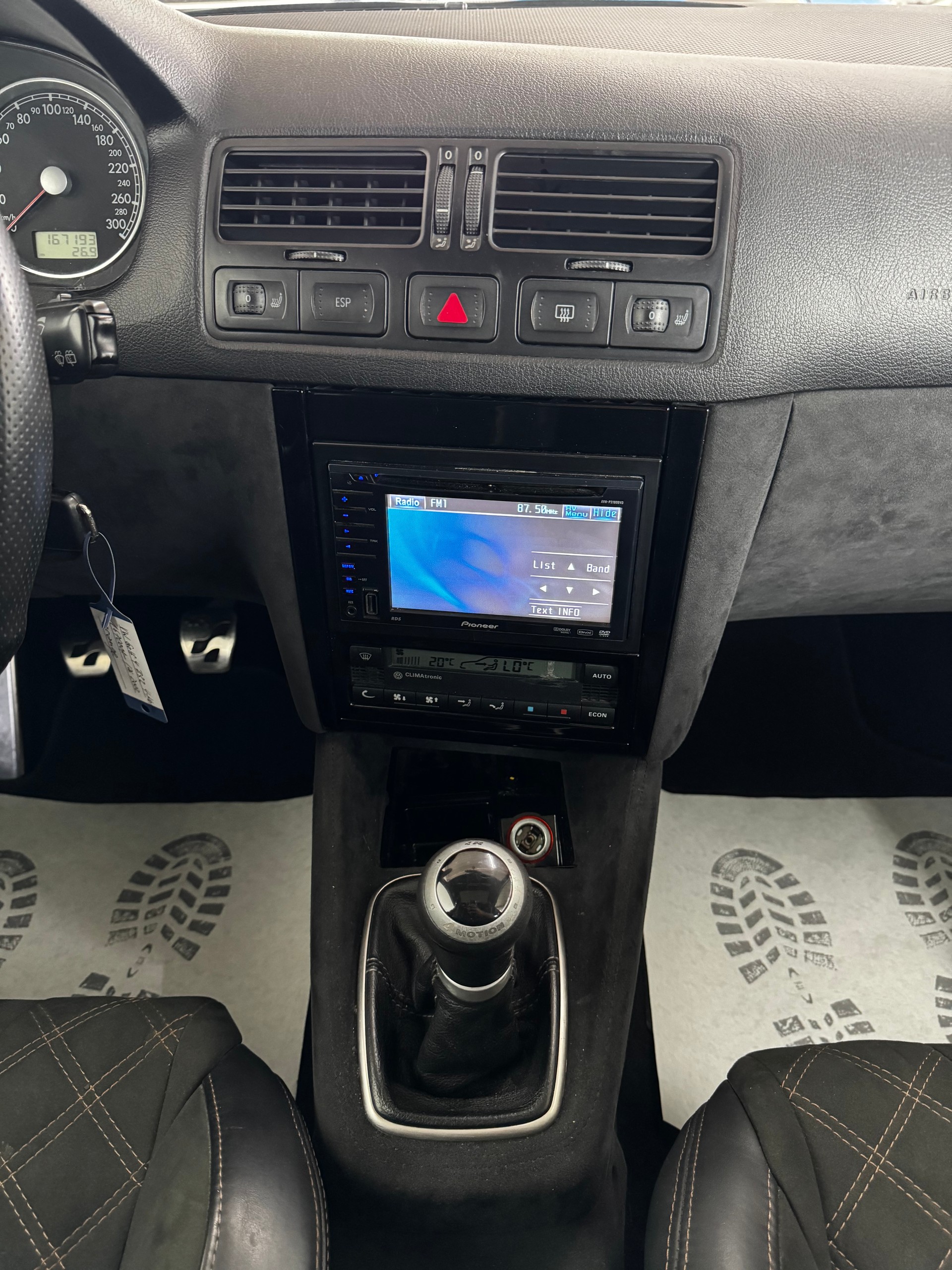 VW Golf R32 4Motion-image-16