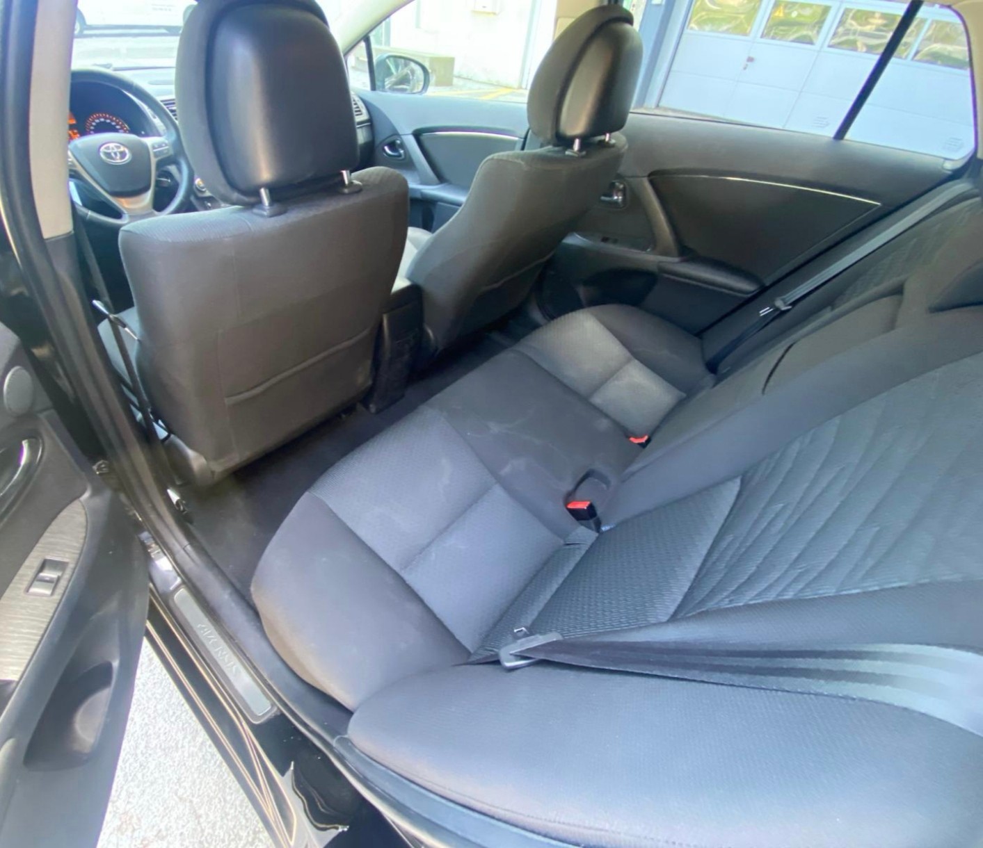 TOYOTA Avensis Sportswagon 2.2D-4D Linea Luna-image-9