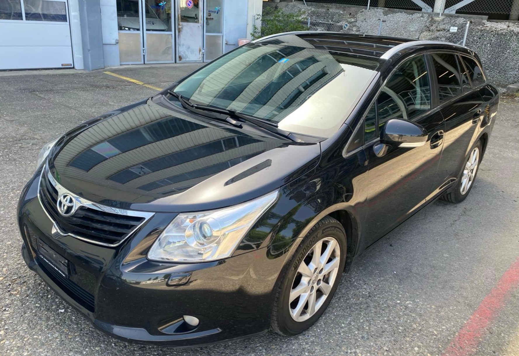 TOYOTA Avensis Sportswagon 2.2D-4D Linea Luna-image-1