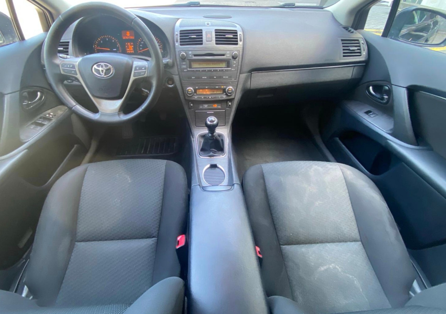 TOYOTA Avensis Sportswagon 2.2D-4D Linea Luna-image-6