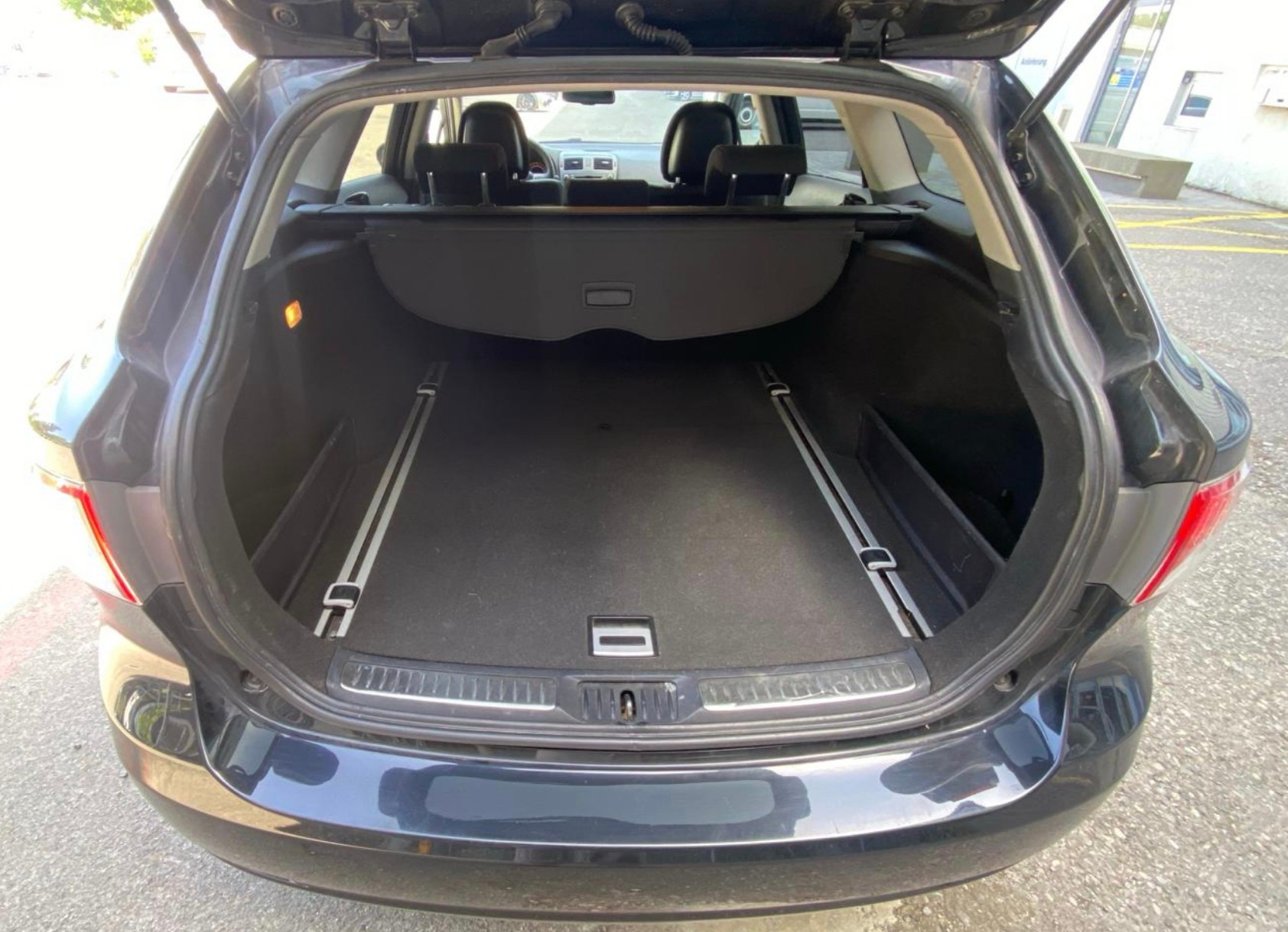 TOYOTA Avensis Sportswagon 2.2D-4D Linea Luna-image-5