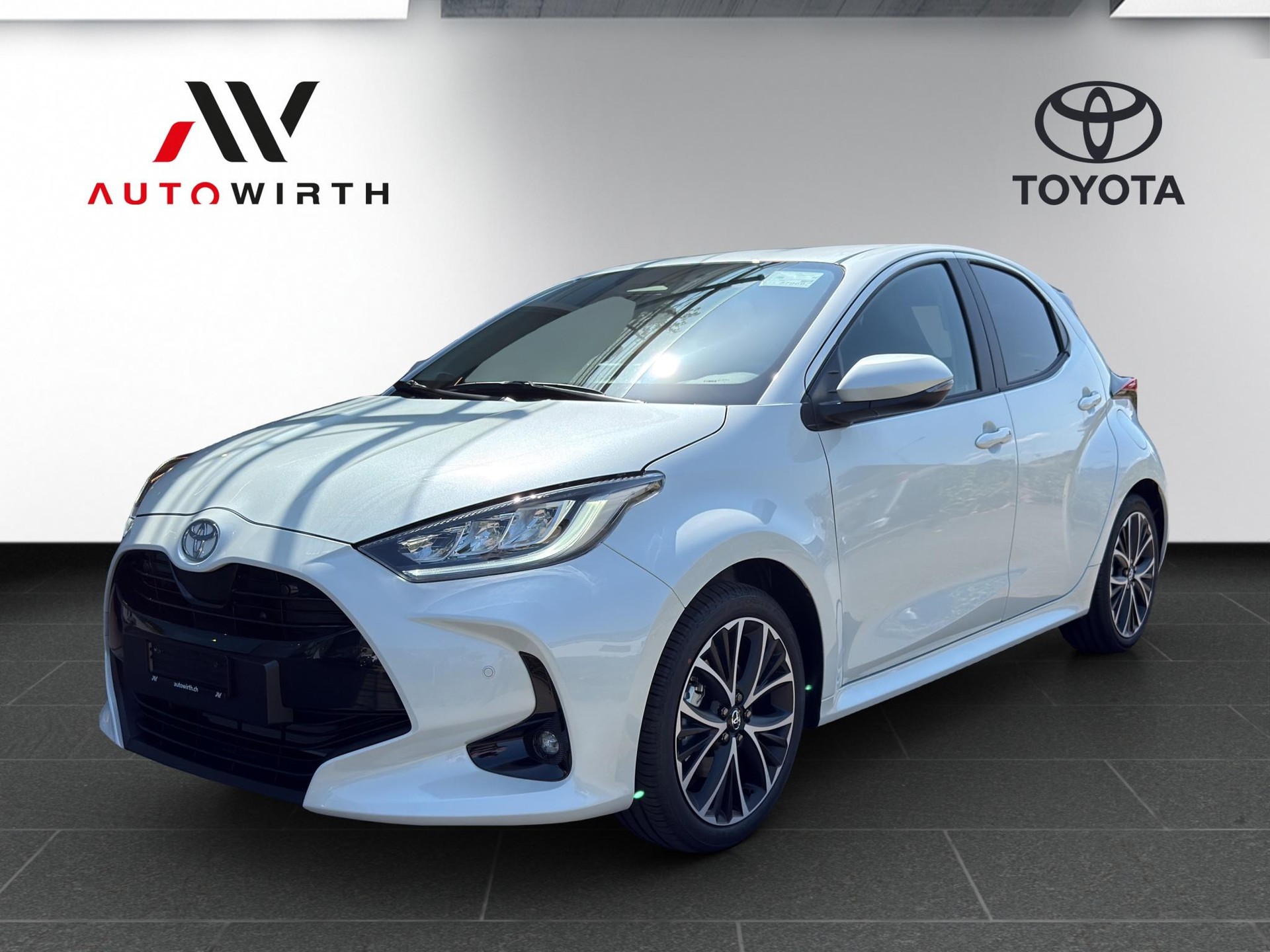 TOYOTA Yaris 1.5 VVT-i HSD Trend