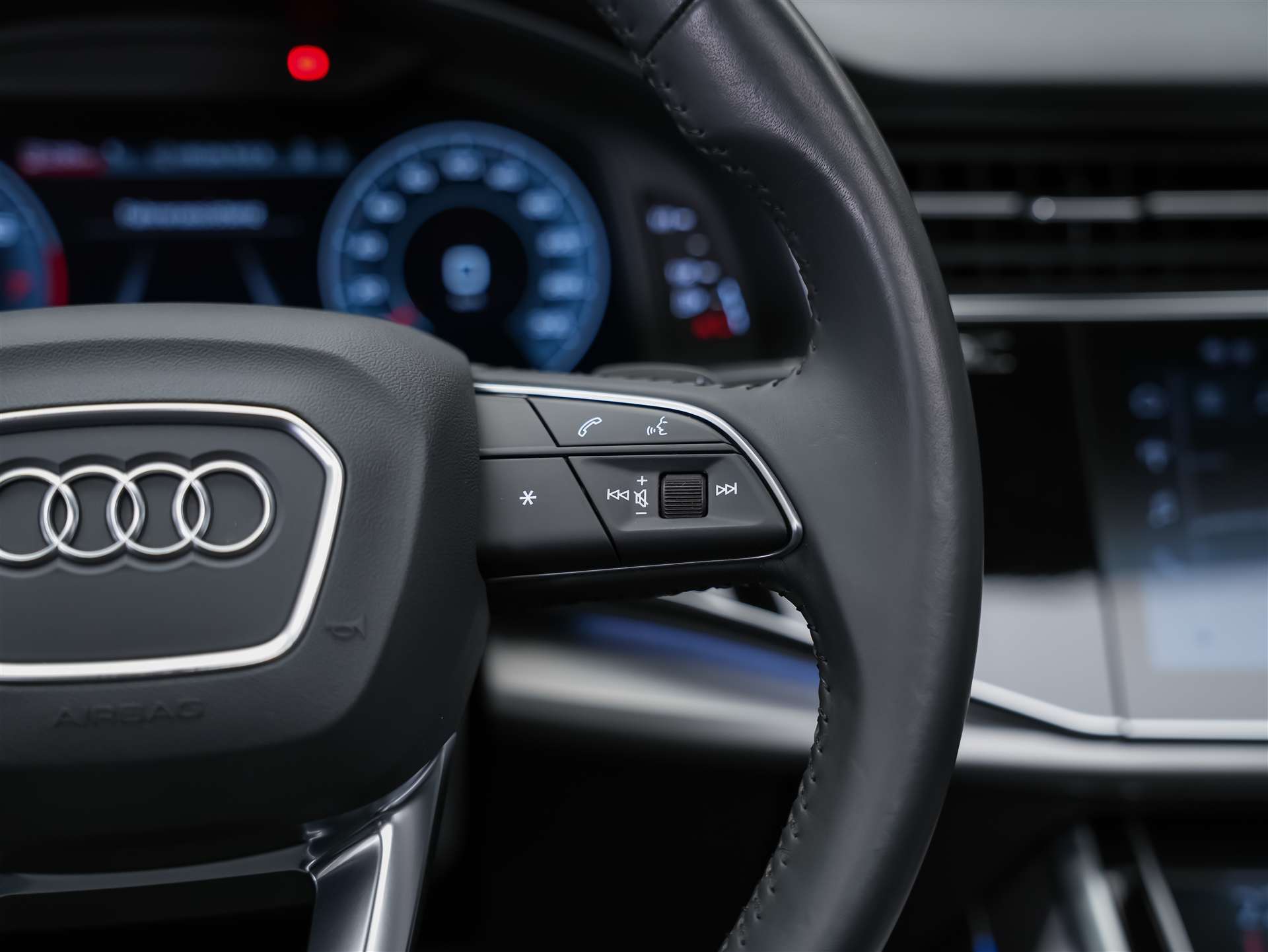 AUDI Q8 55 TFSI quattro tiptronic *22" Felgen*Panorama*B&O*Sitzbelüftung*Head-Up*-image-34