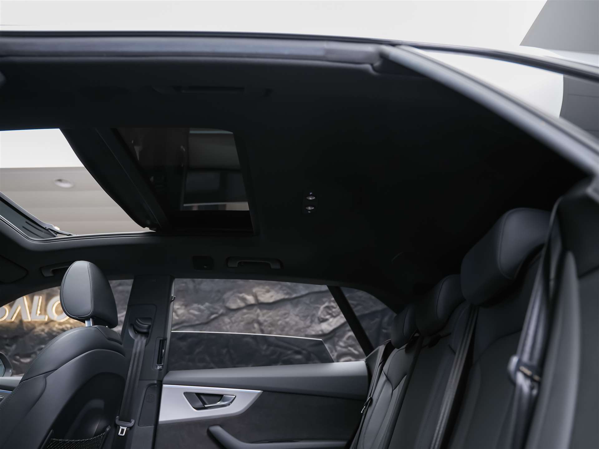 AUDI Q8 55 TFSI quattro tiptronic *22" Felgen*Panorama*B&O*Sitzbelüftung*Head-Up*-image-13