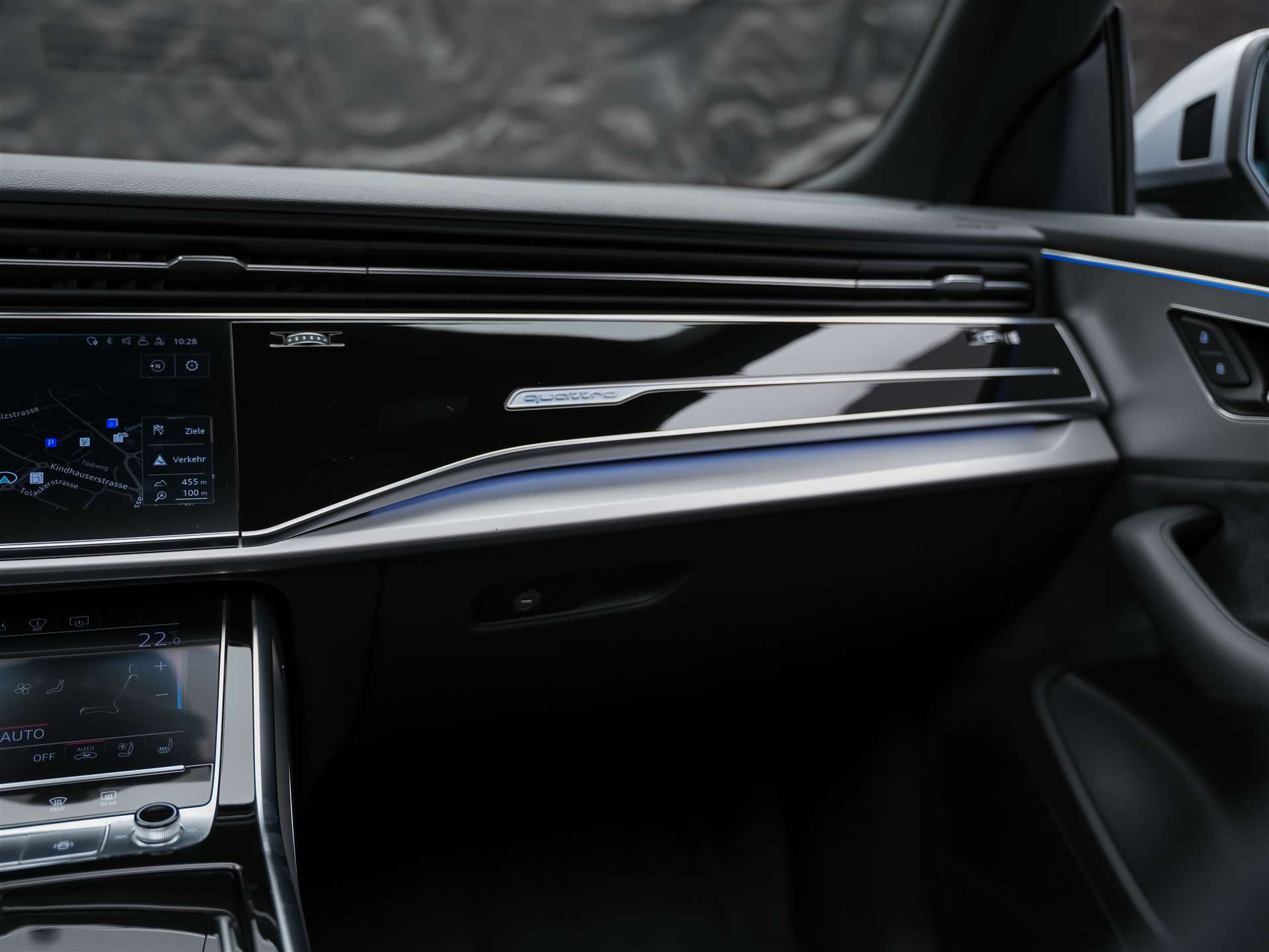 AUDI Q8 55 TFSI quattro tiptronic *22" Felgen*Panorama*B&O*Sitzbelüftung*Head-Up*-image-23