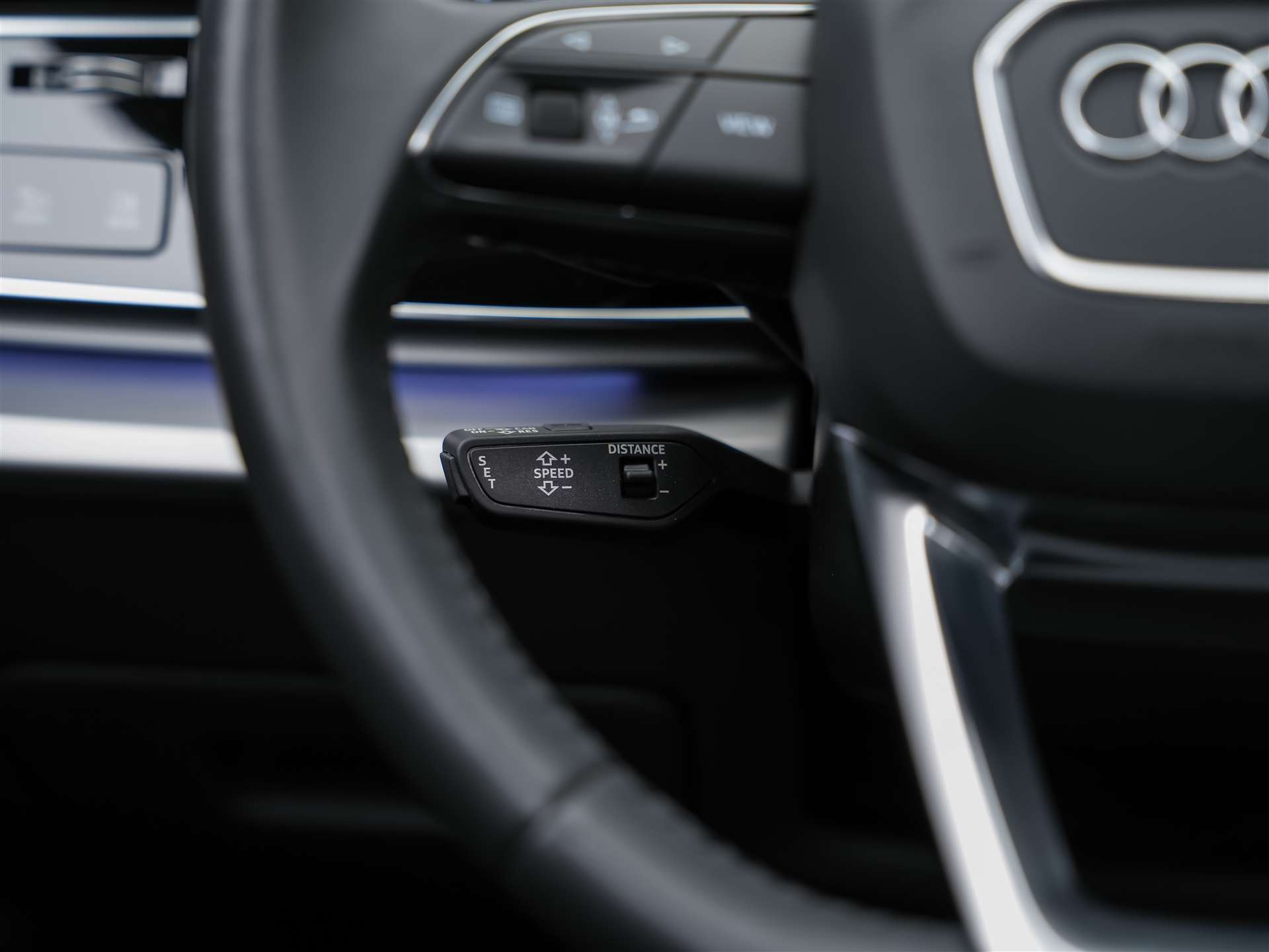 AUDI Q8 55 TFSI quattro tiptronic *22" Felgen*Panorama*B&O*Sitzbelüftung*Head-Up*-image-35