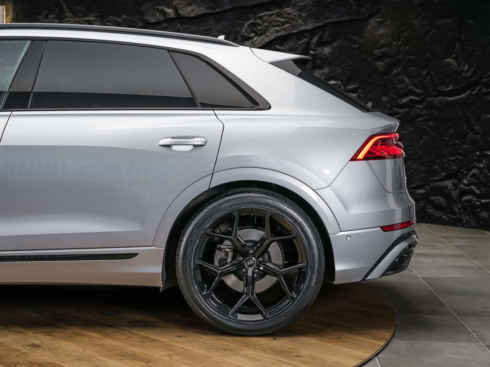 AUDI Q8 55 TFSI quattro tiptronic *22" Felgen*Panorama*B&O*Sitzbelüftung*Head-Up*-image-20