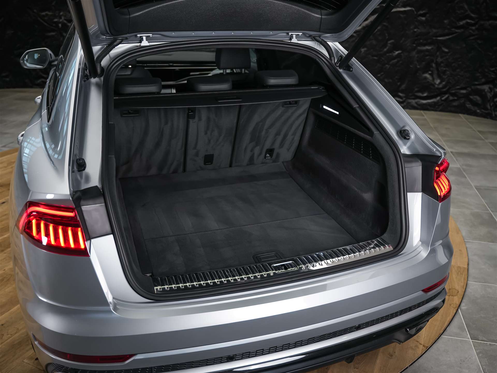 AUDI Q8 55 TFSI quattro tiptronic *22" Felgen*Panorama*B&O*Sitzbelüftung*Head-Up*-image-50