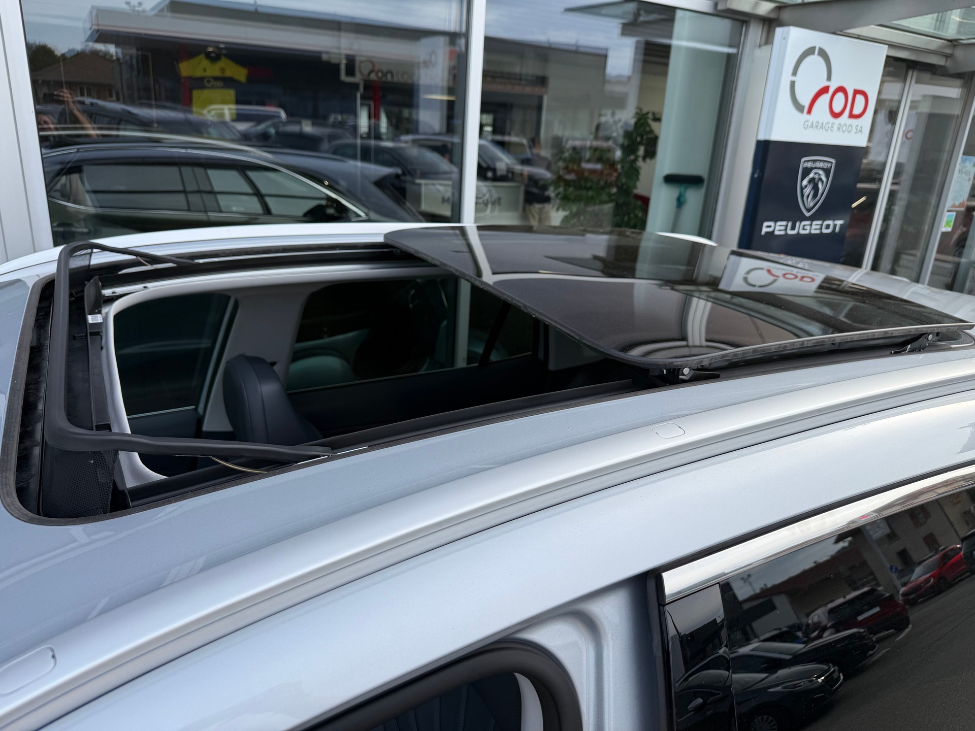 GEELY STARRAY EM-i Max+29.8 kWh cloudveil silver-image-24