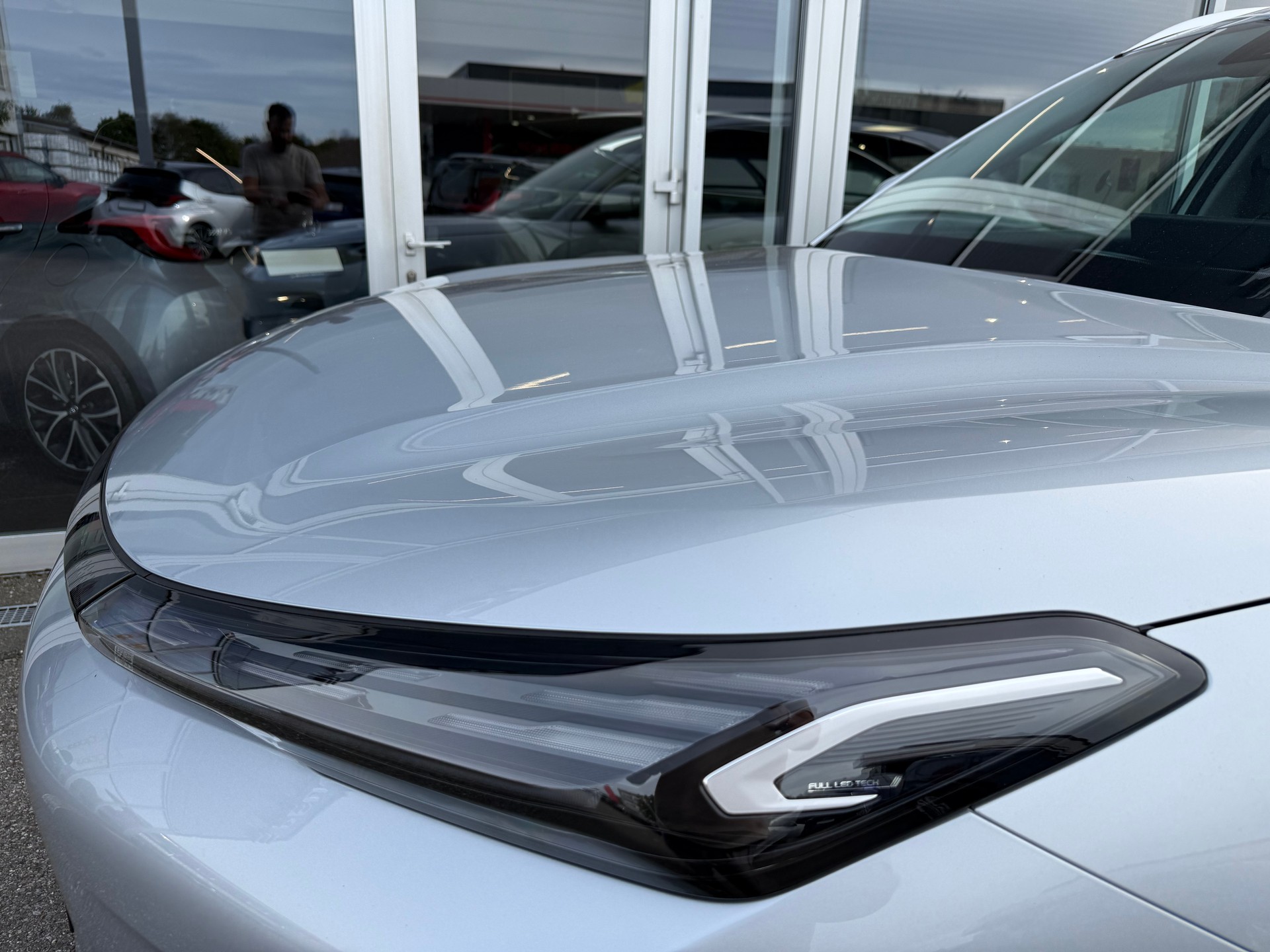GEELY STARRAY EM-i Max+29.8 kWh cloudveil silver-showroom-element-2