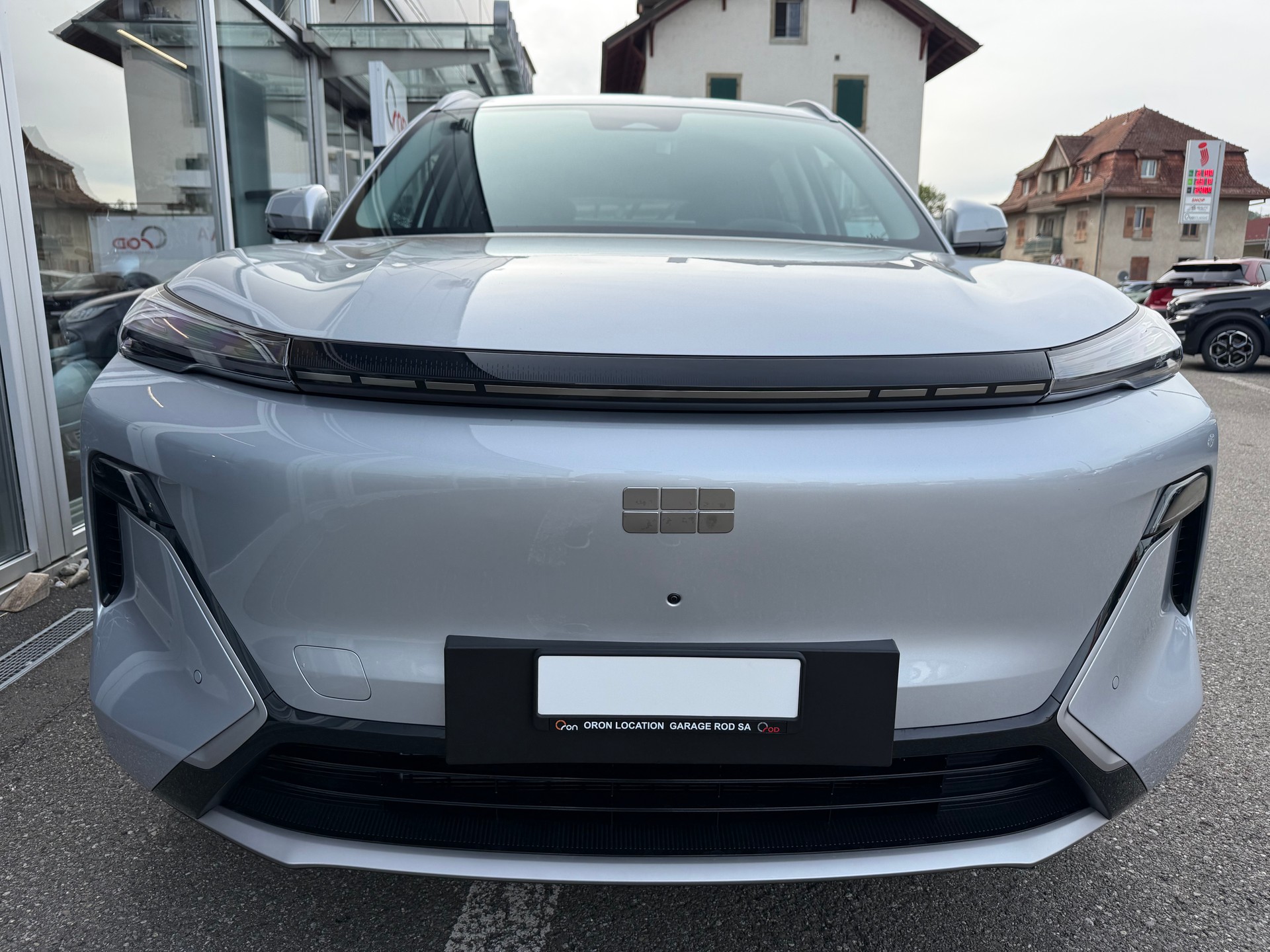 GEELY STARRAY EM-i Max+29.8 kWh cloudveil silver-showroom-element-1
