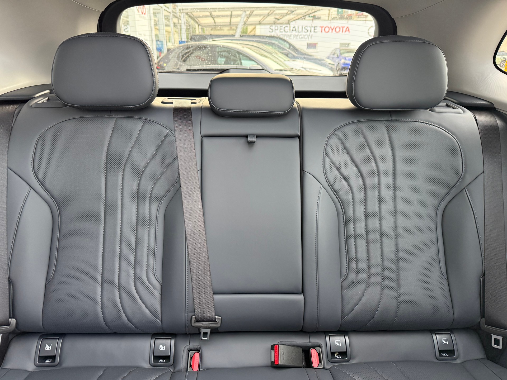 GEELY STARRAY EM-i Max+29.8 kWh cloudveil silver-image-15