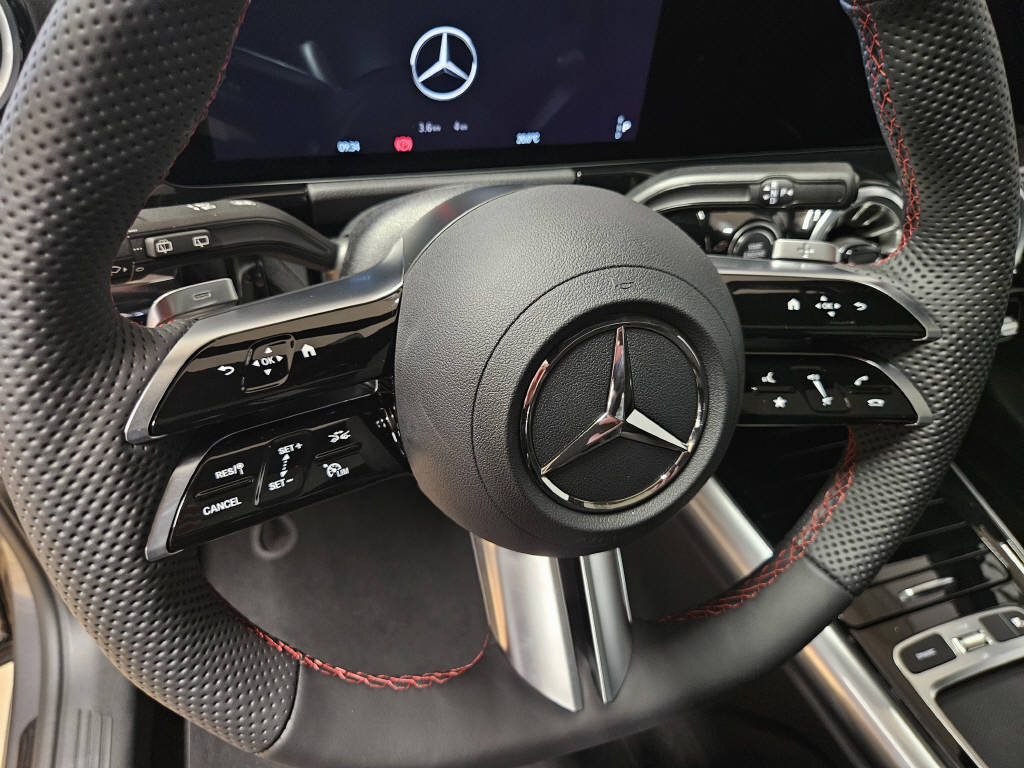 MERCEDES-BENZ GLA 220 d 4Matic AMG Line Swiss Star-image-8
