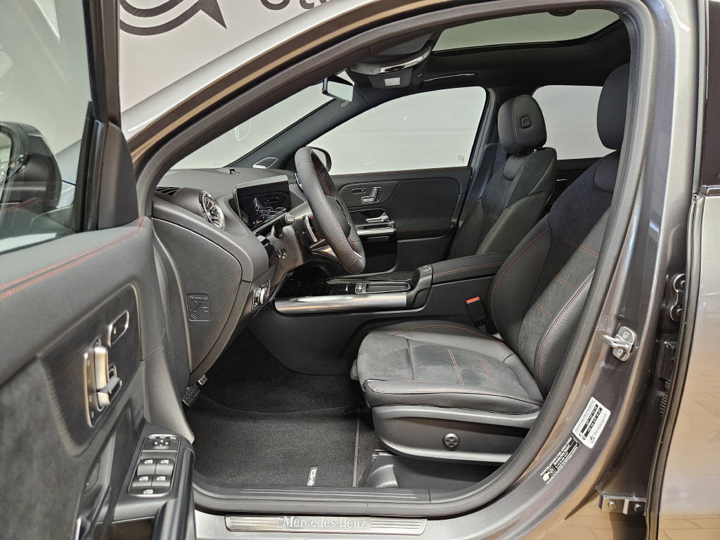 MERCEDES-BENZ GLA 220 d 4Matic AMG Line Swiss Star-image-6