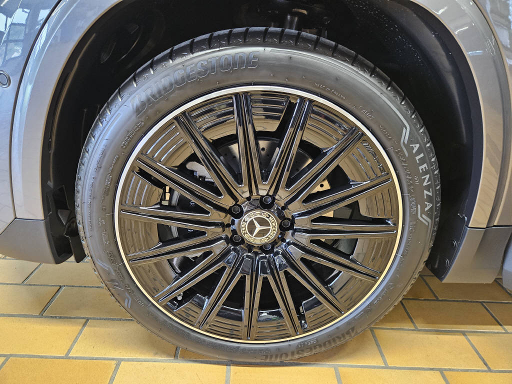 MERCEDES-BENZ GLA 220 d 4Matic AMG Line Swiss Star-image-15