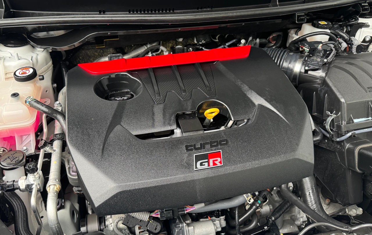 TOYOTA Yaris 1.6 GR Sport-image-17