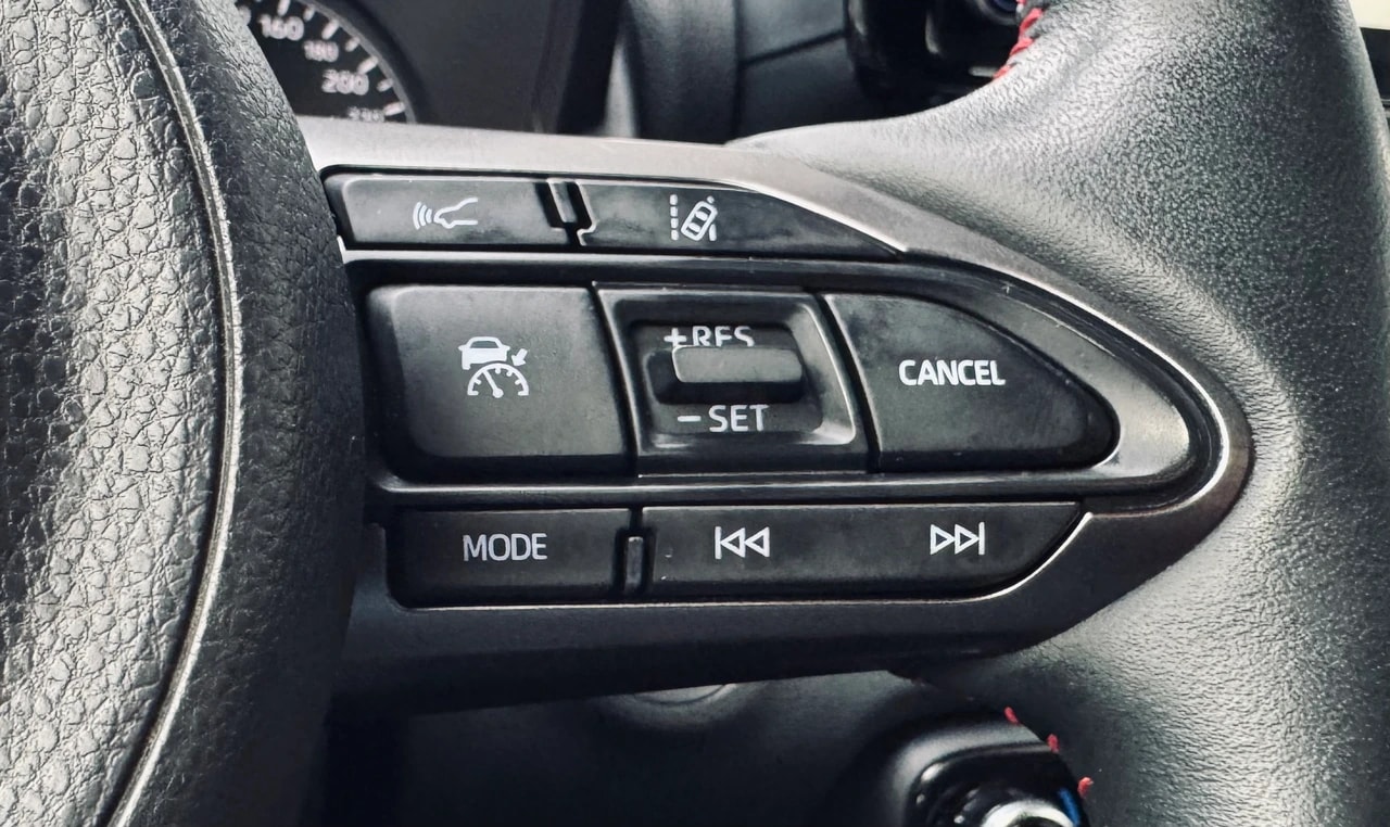TOYOTA Yaris 1.6 GR Sport-image-12