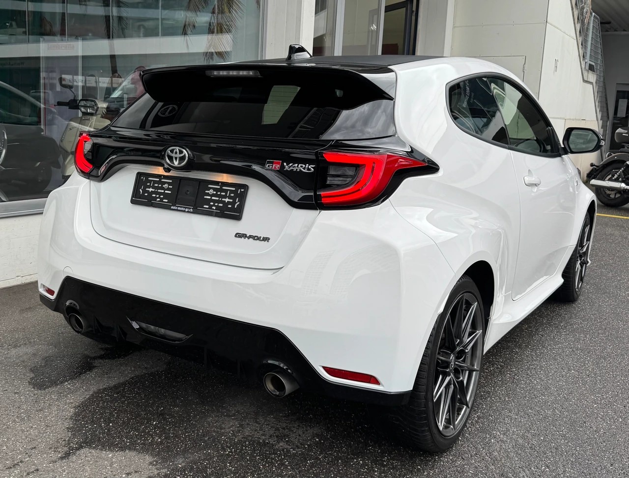 TOYOTA Yaris 1.6 GR Sport-image-4