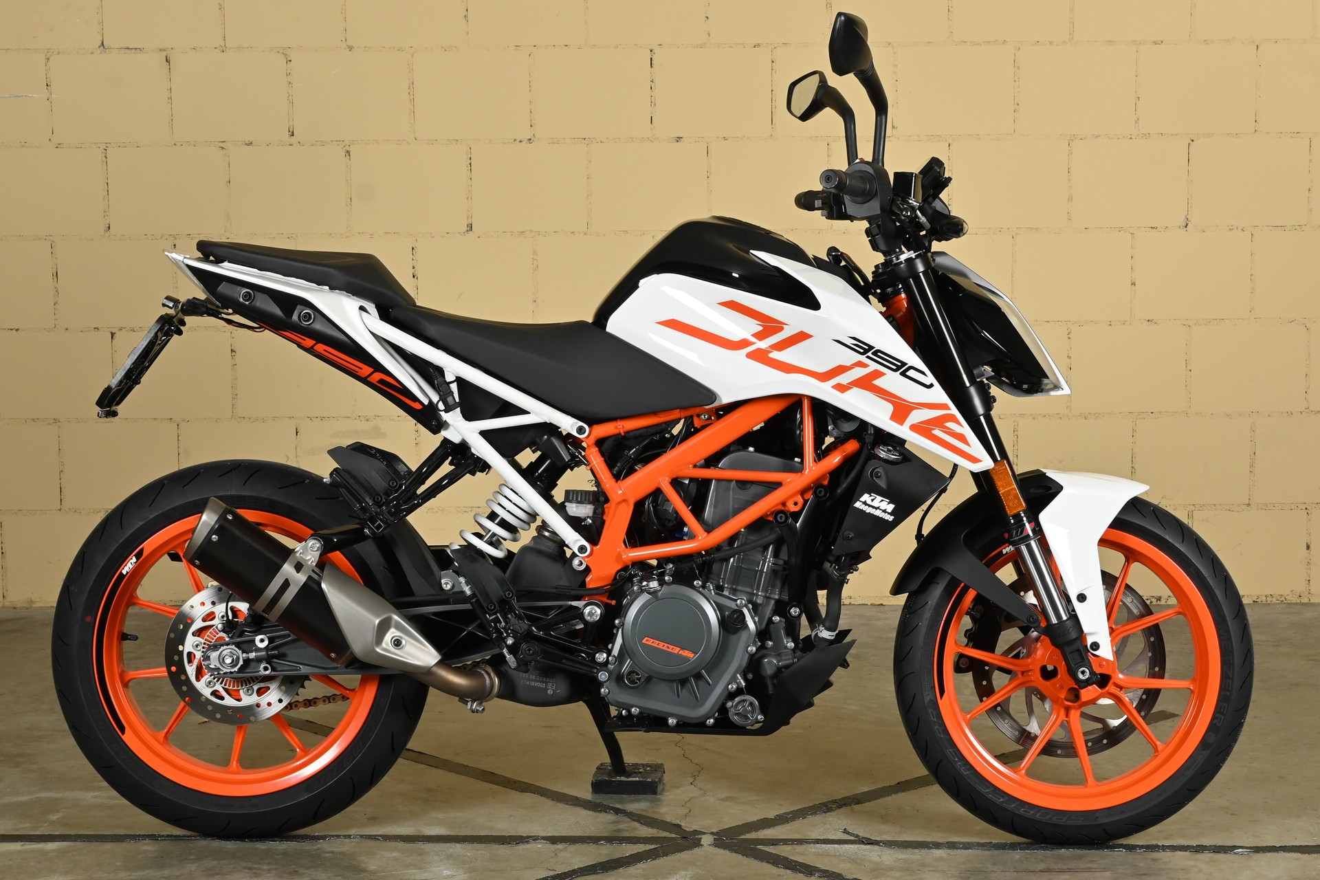 KTM 390 Duke ABS-image-8