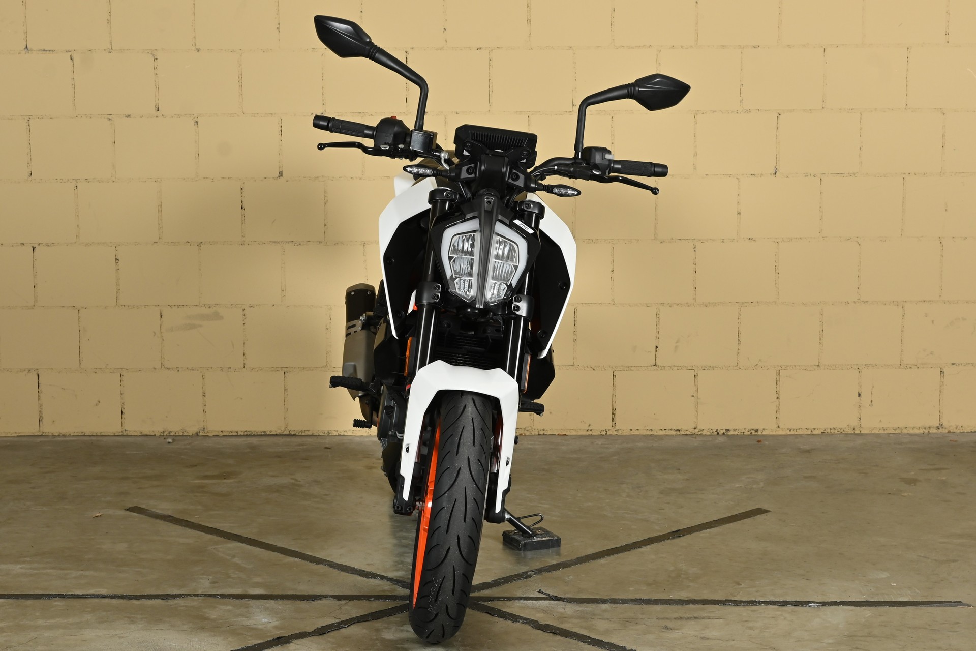 KTM 390 Duke ABS-showroom-element-2