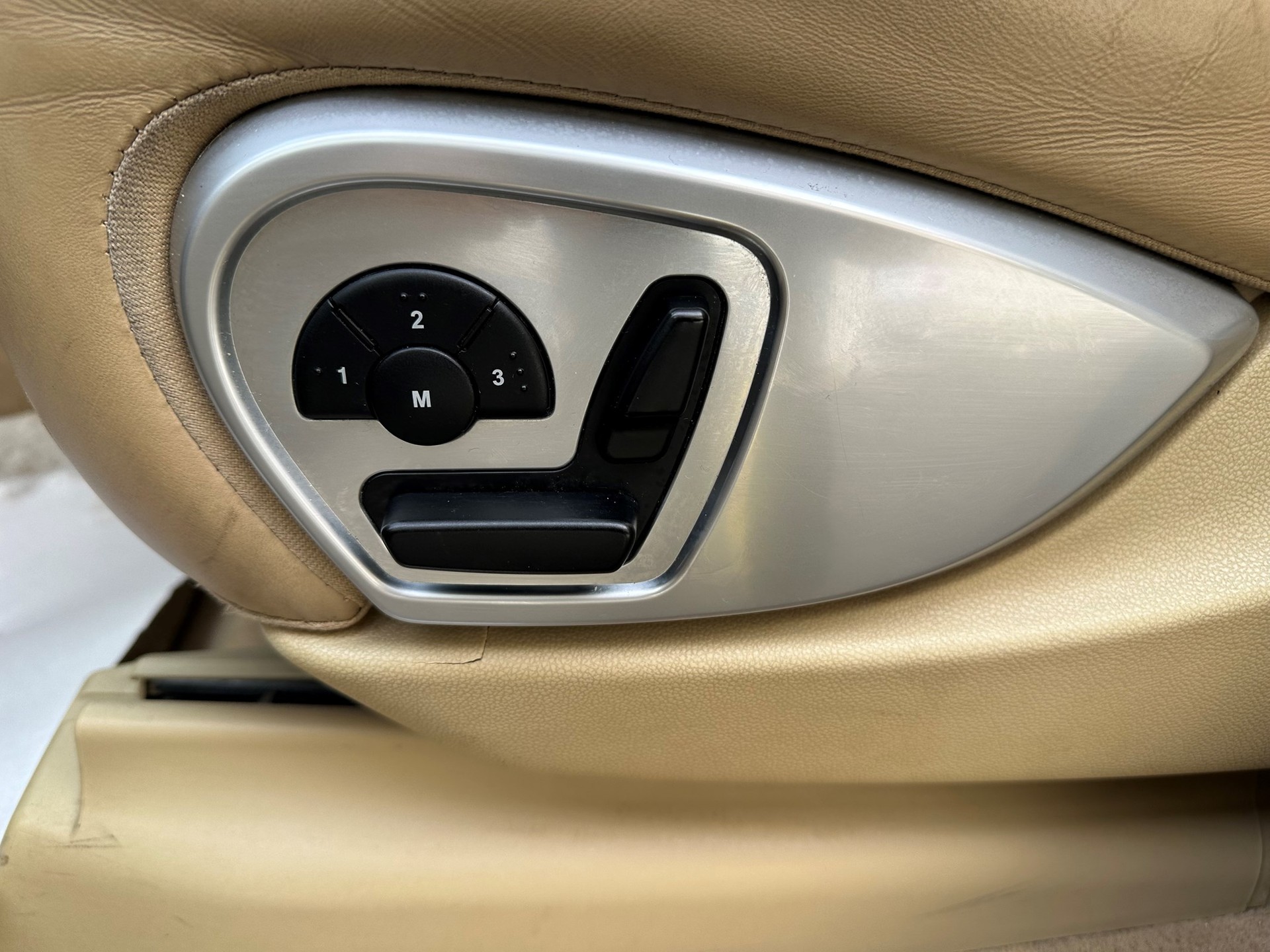 MERCEDES-BENZ ML 63 AMG 4Matic 7G-Tronic-image-14