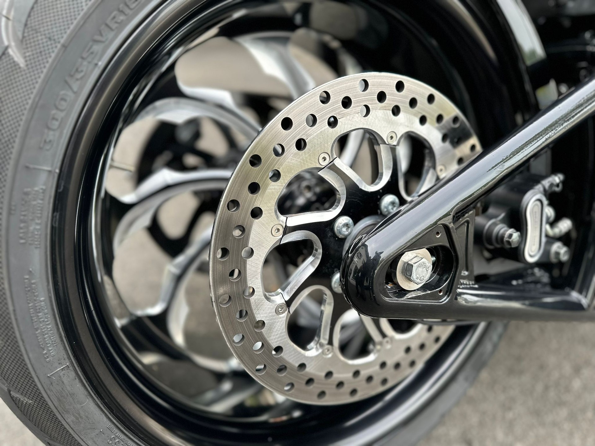 HARLEY-DAVIDSON FXBRS Breakout 114 ABS-image-12
