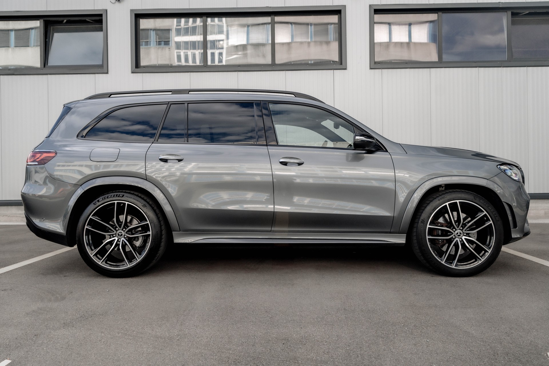 MERCEDES-BENZ GLS 400 d 4Matic AMG Line 9G-Tronic * traumhafte Ausstattung * ab MFK & Service *-showroom-element-3
