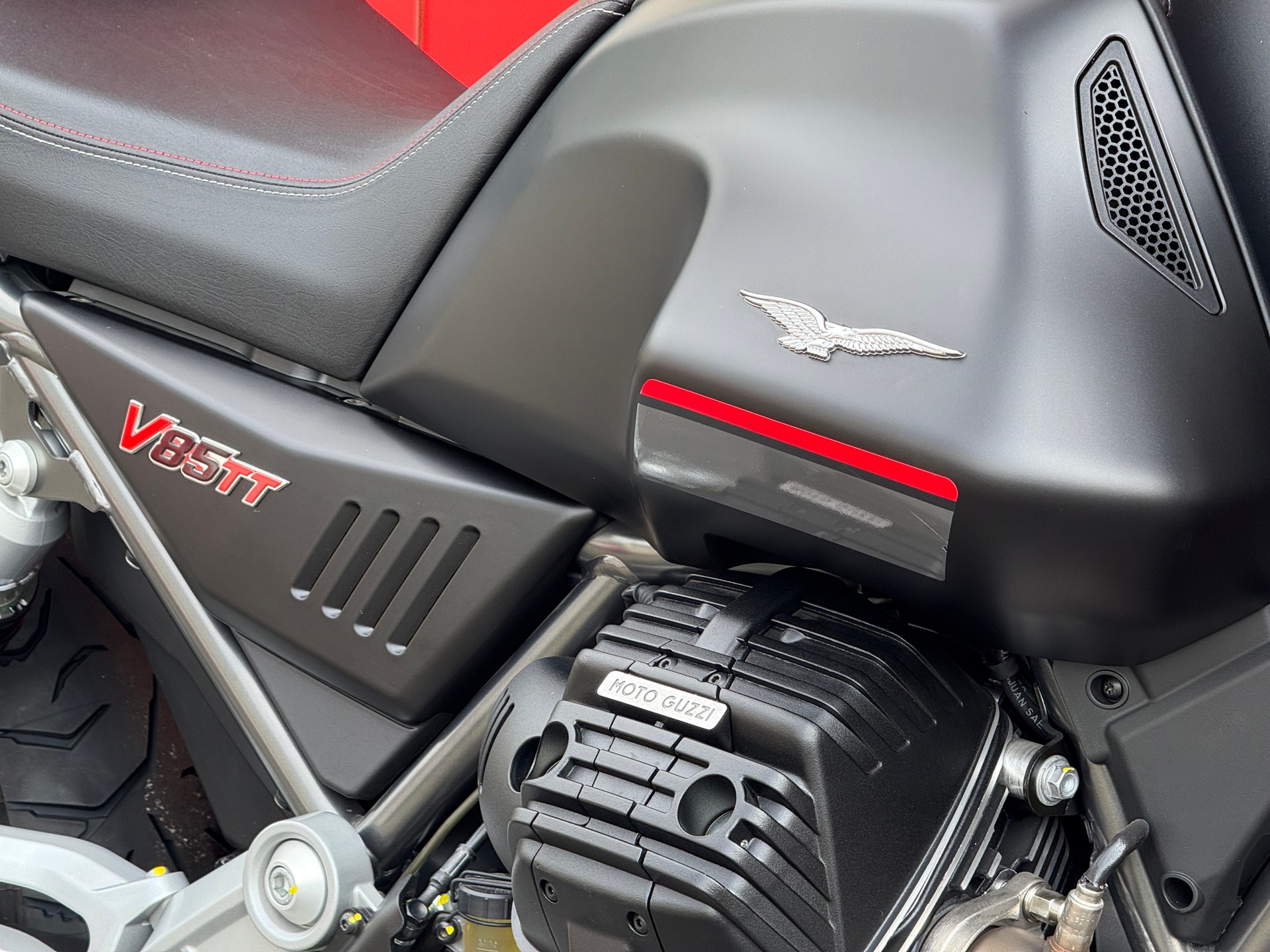 MOTO GUZZI V85 TT-image-6