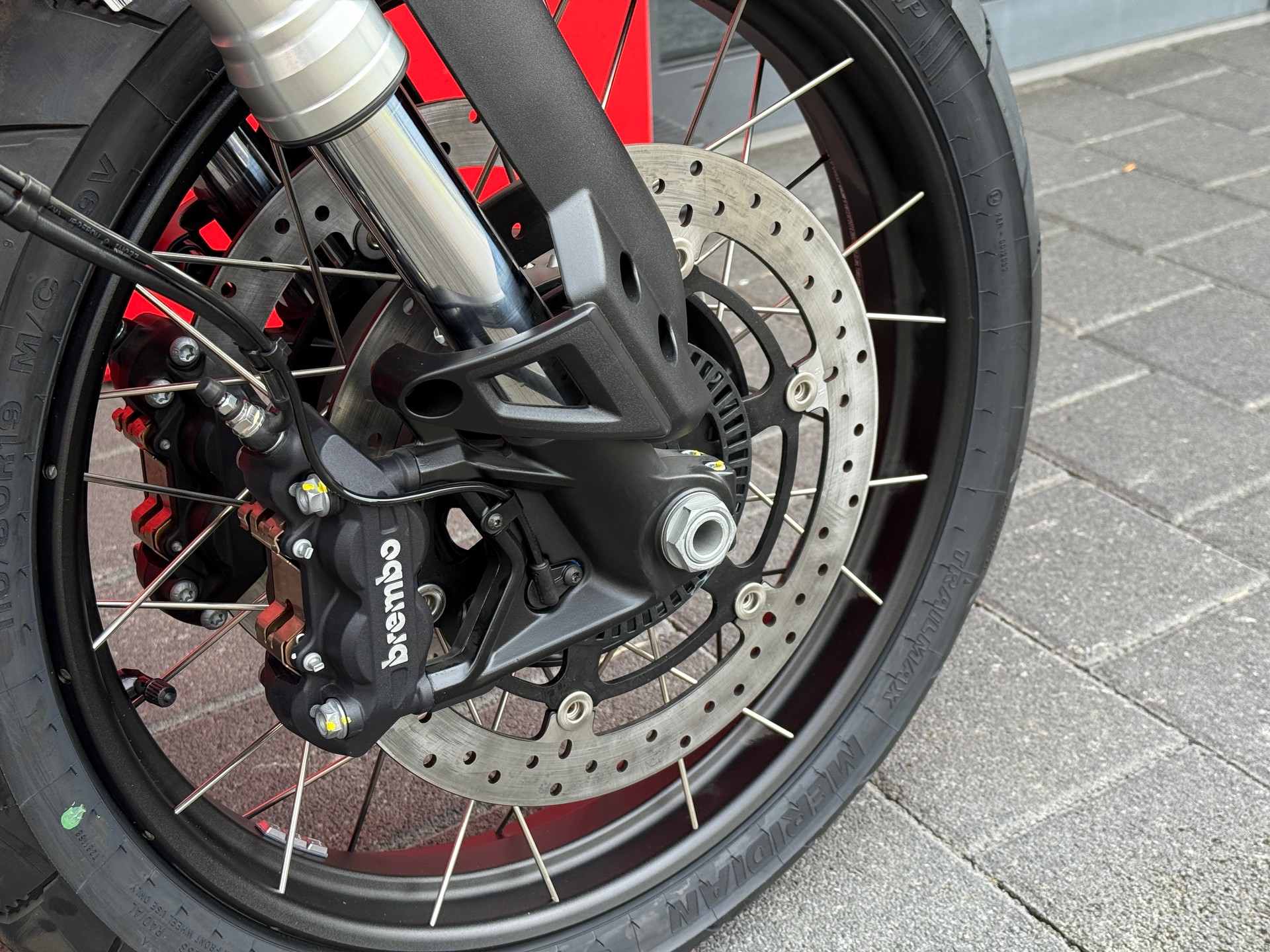 MOTO GUZZI V85 TT-image-7