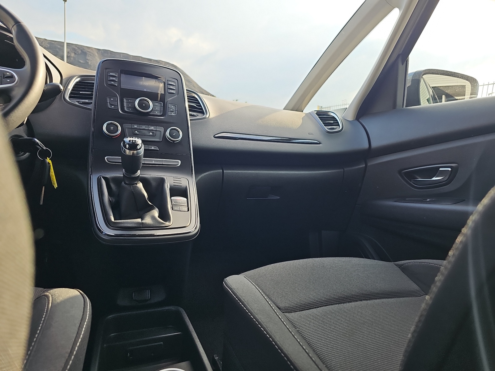RENAULT Scénic 1.3 16V Turbo Life-image-12