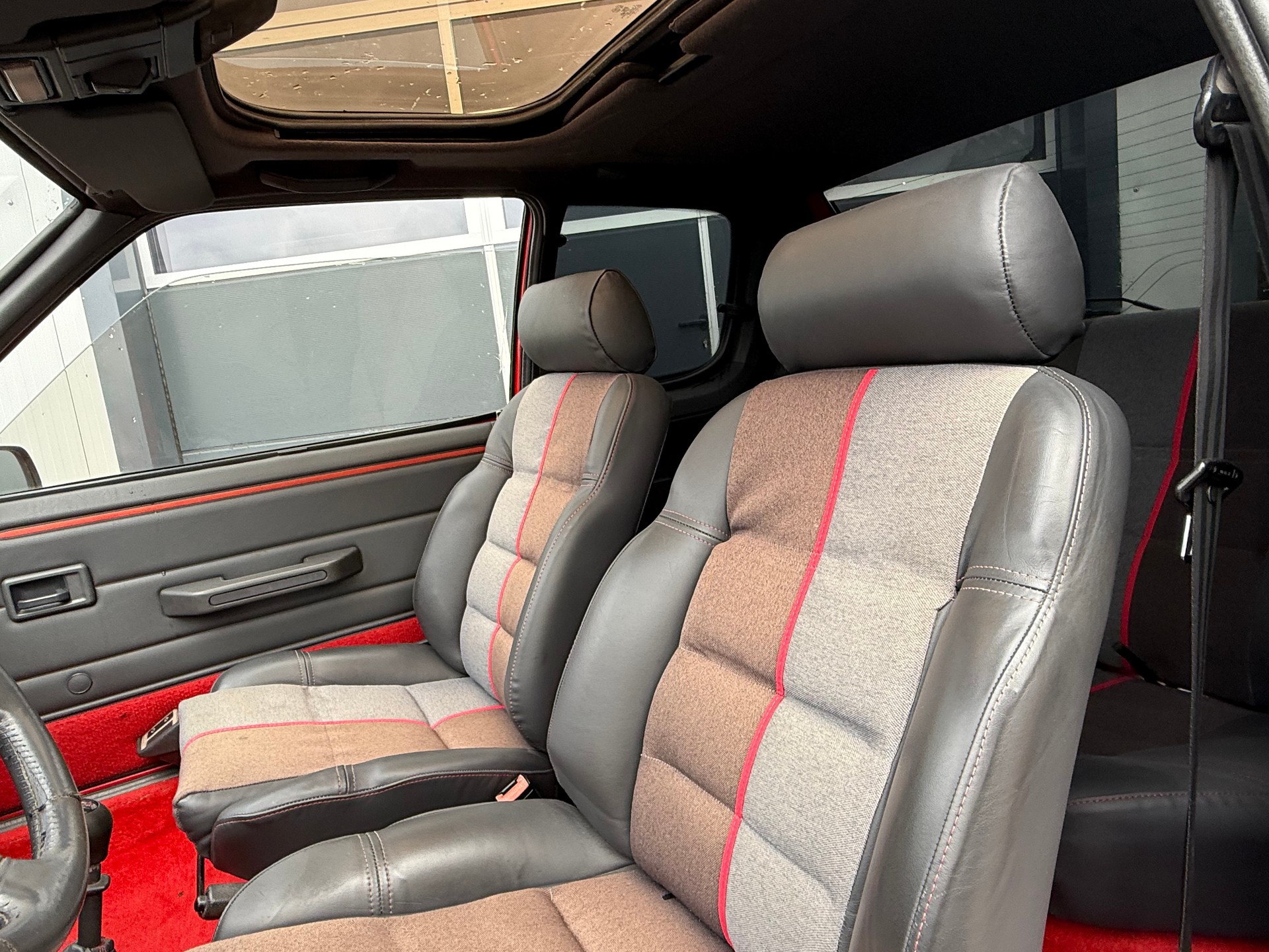 PEUGEOT 205 1.9 GTi-image-8