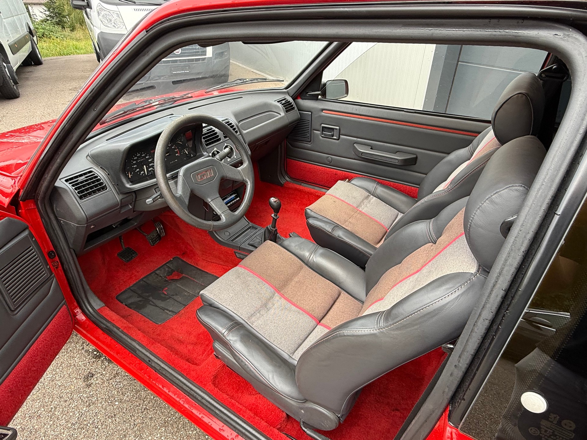 PEUGEOT 205 1.9 GTi-image-6