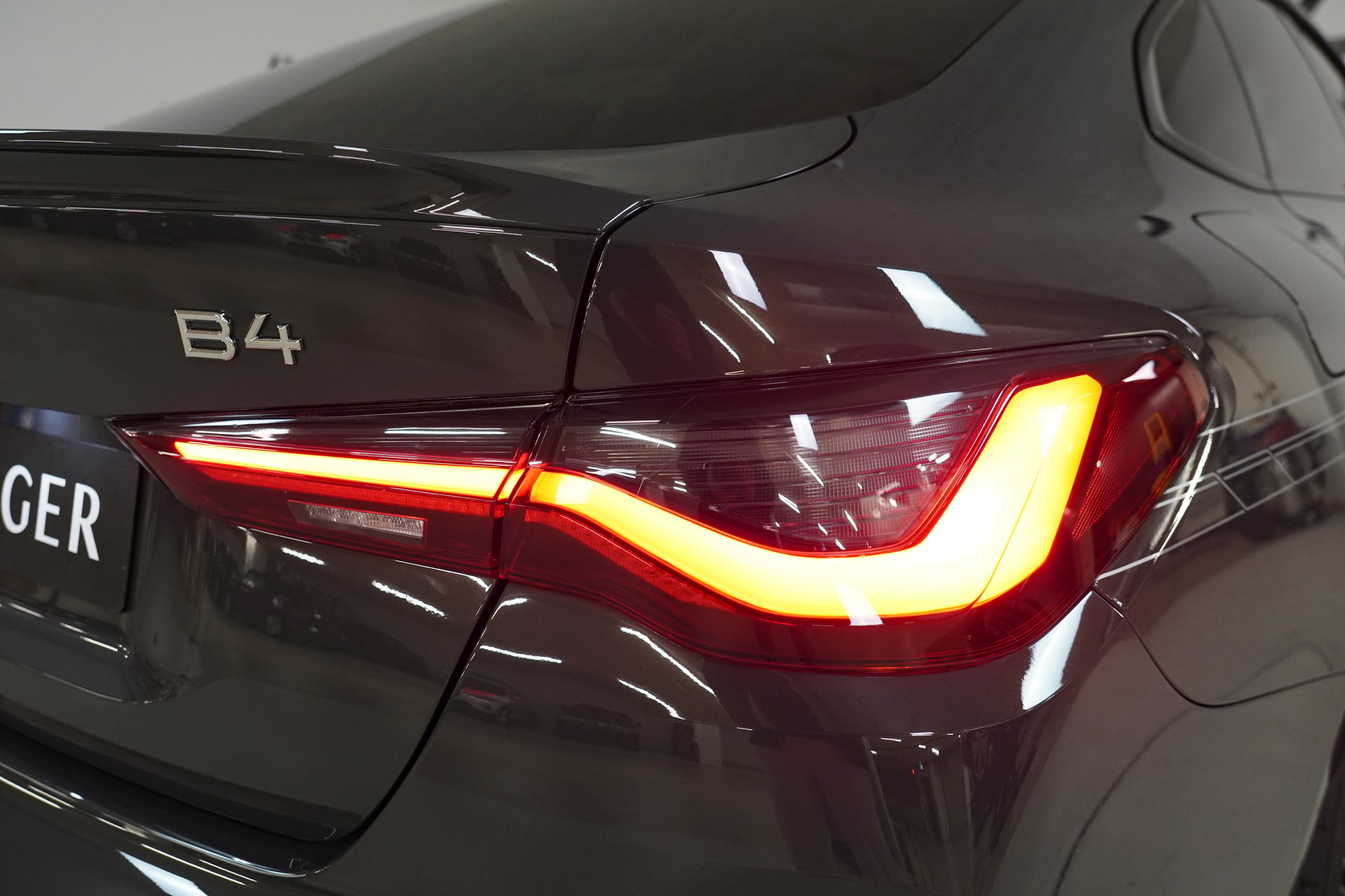 BMW-ALPINA B4 Gran Coupé 3.0 xDrive S-Tronic-image-17