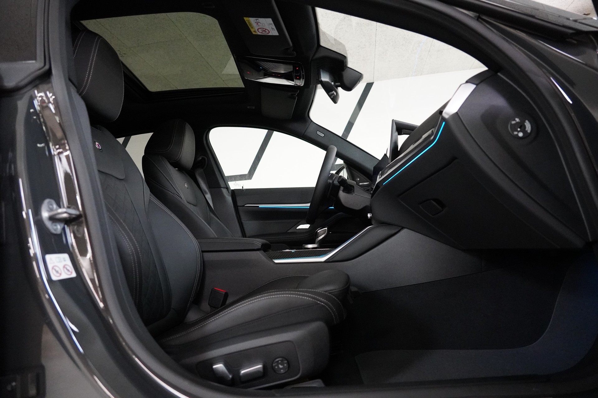 BMW-ALPINA B4 Gran Coupé 3.0 xDrive S-Tronic-image-15