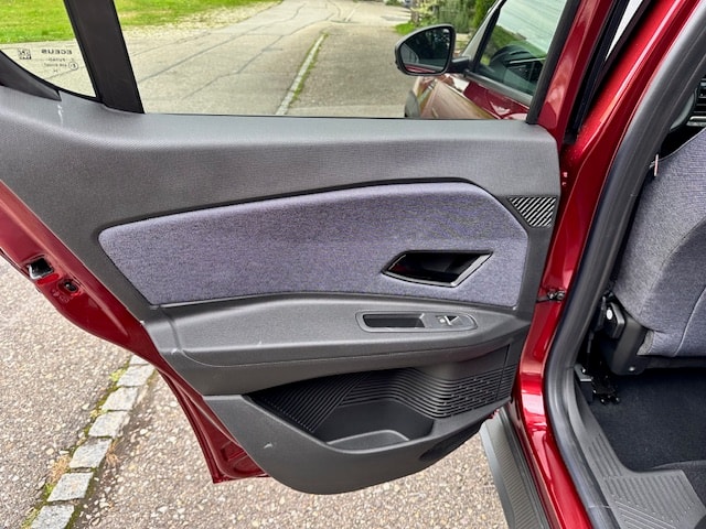 RENAULT R4 E-Tech Comfort Range 52 kWh Techno-image-12