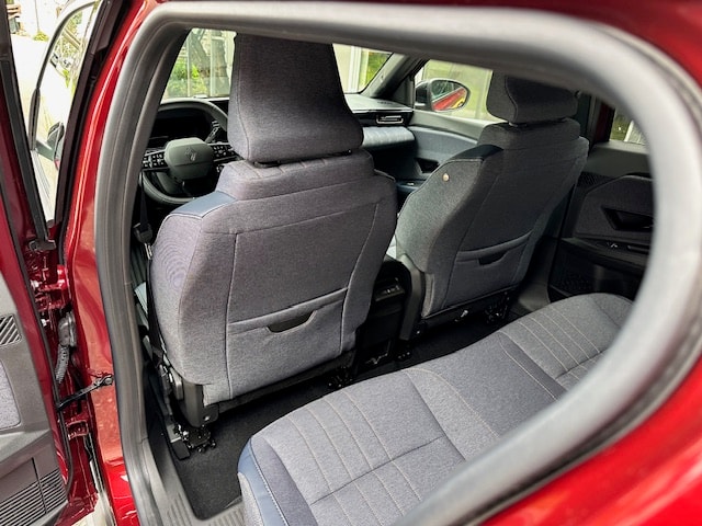 RENAULT R4 E-Tech Comfort Range 52 kWh Techno-image-11