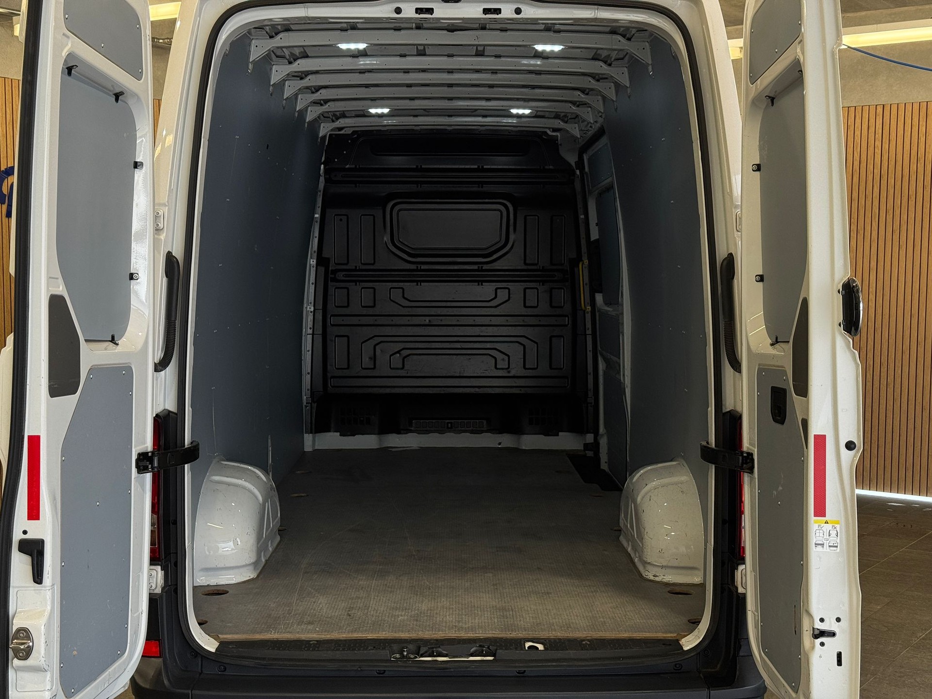 VW Crafter 35 2.0 TDI L4 H3 140PS-image-4